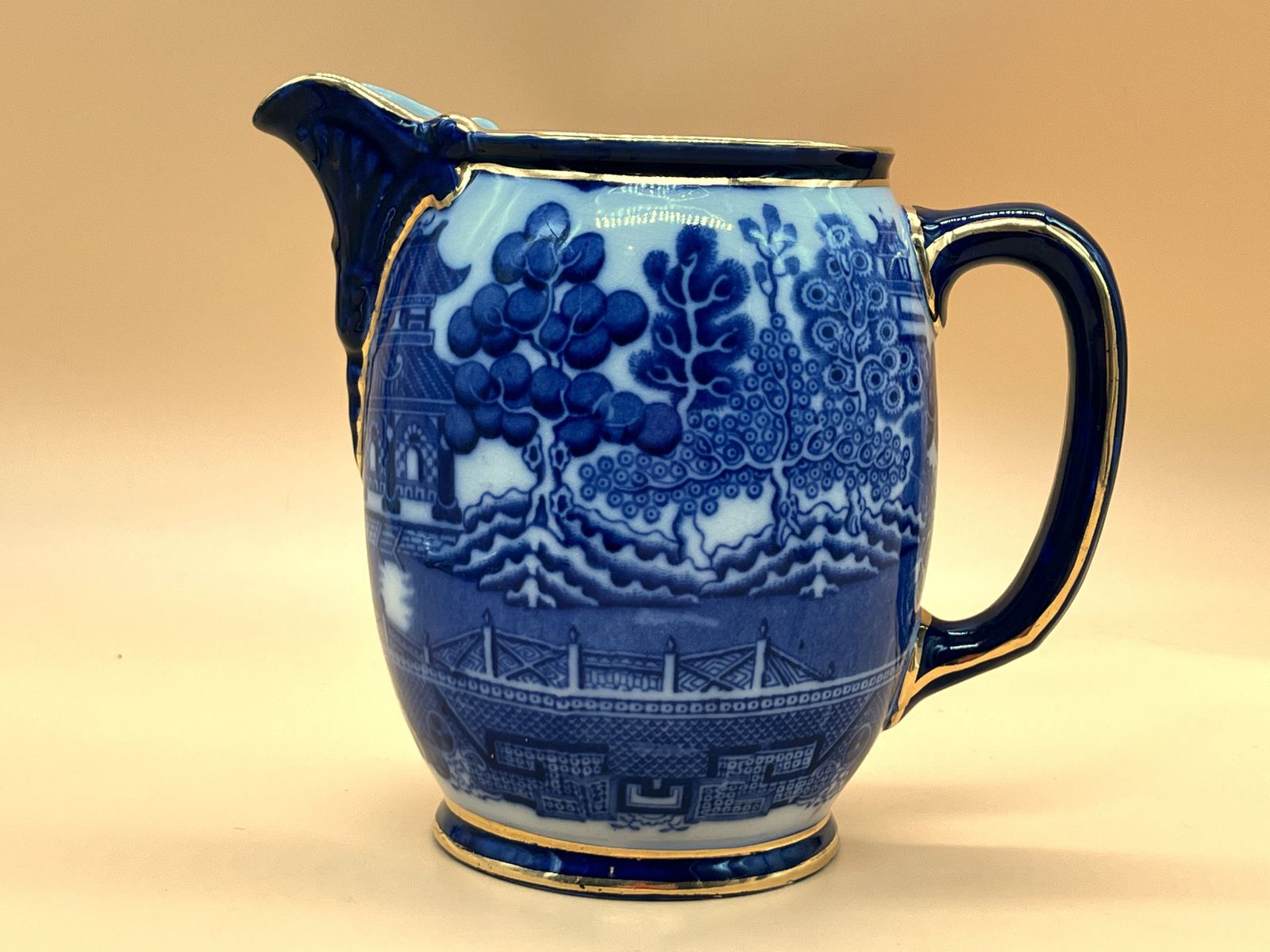 Set Of 3 Antique Royal Doulton Pottery Flow Blue Willow Design Gold Trim Graduated Jugs. 2391. Heights 8", 7" & 6". photo Home Decor