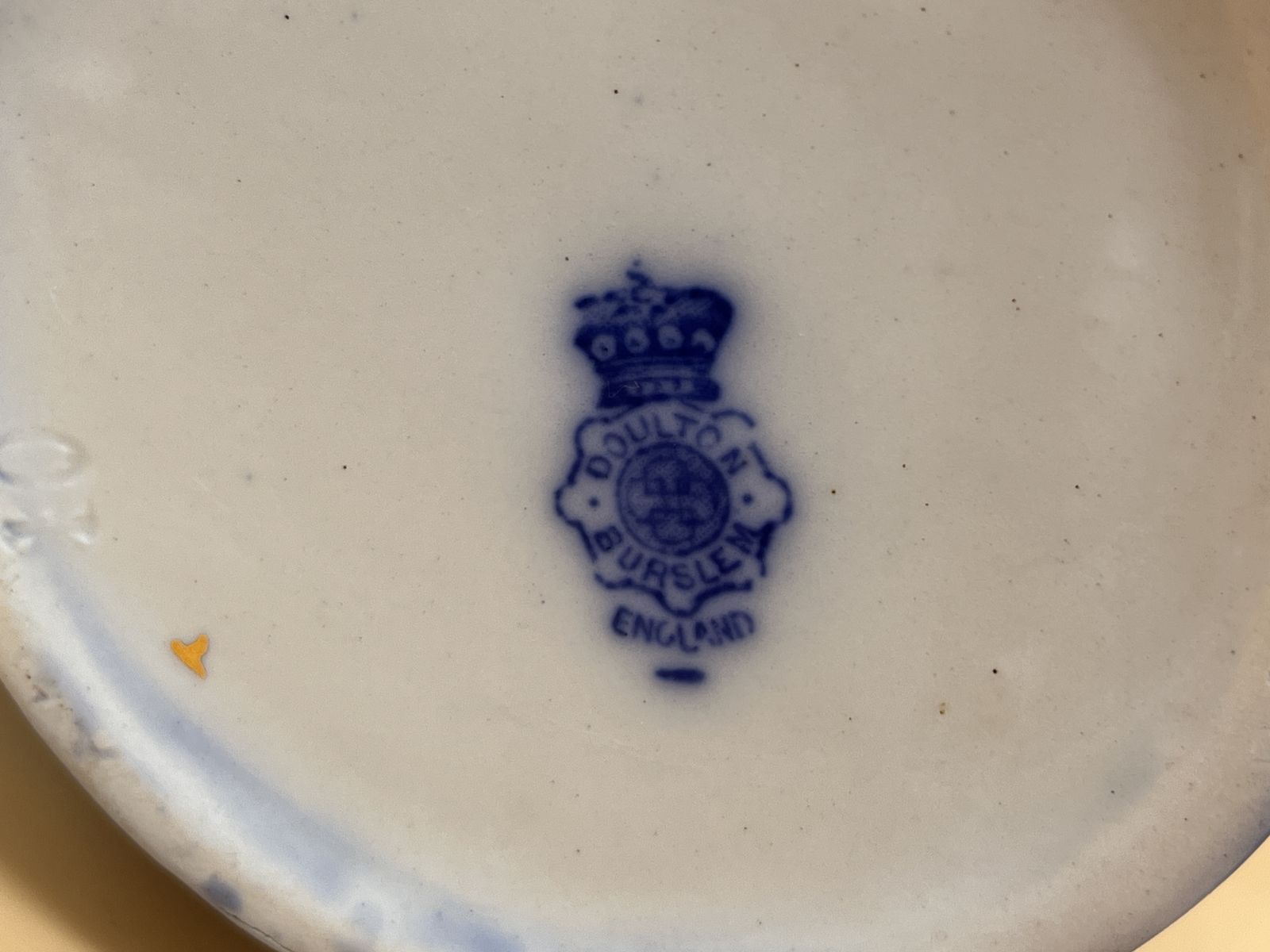 photo for sale Set Of 3 Antique Royal Doulton Pottery Flow Blue Willow Design Gold Trim Graduated Jugs. 2391. Heights 8", 7" & 6".