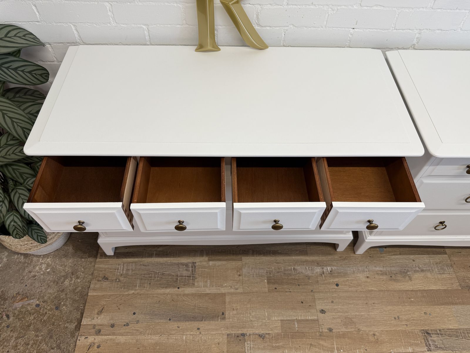 Stag Minstrel 4 Over 2 Chest Of Drawers – Painted In Chantilly Lace photo for sale