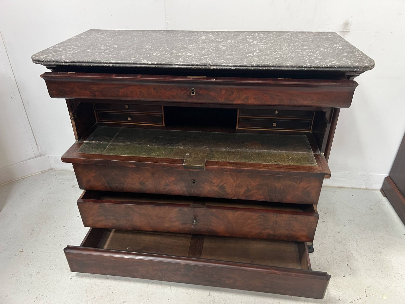 Louis Philippe Mahogany Chest Of Drawers, 19th Century photo Furniture