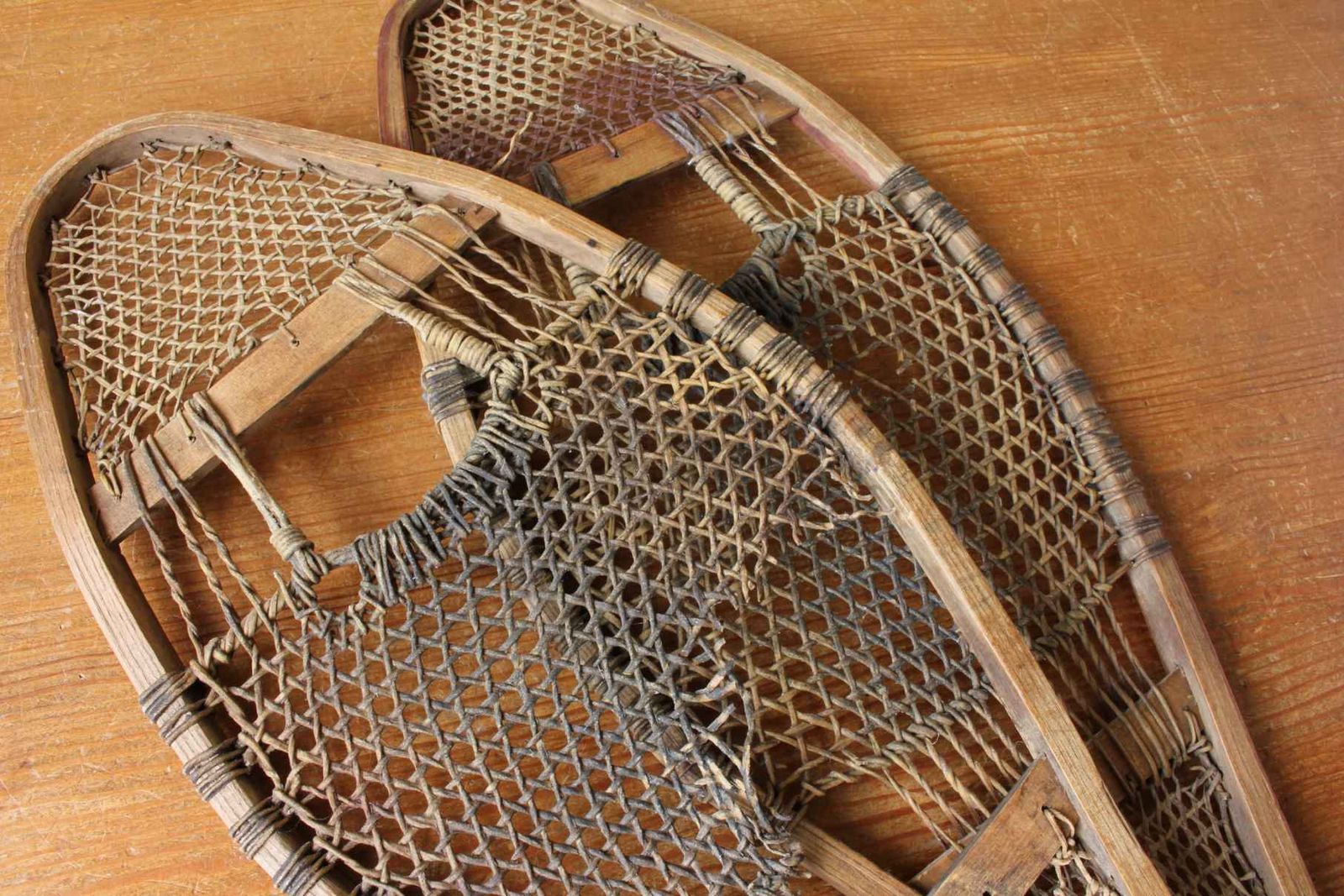 Antique Pair Of Native American Indian Pom Pom Snowshoes. Ski Lodge. photo vinterior