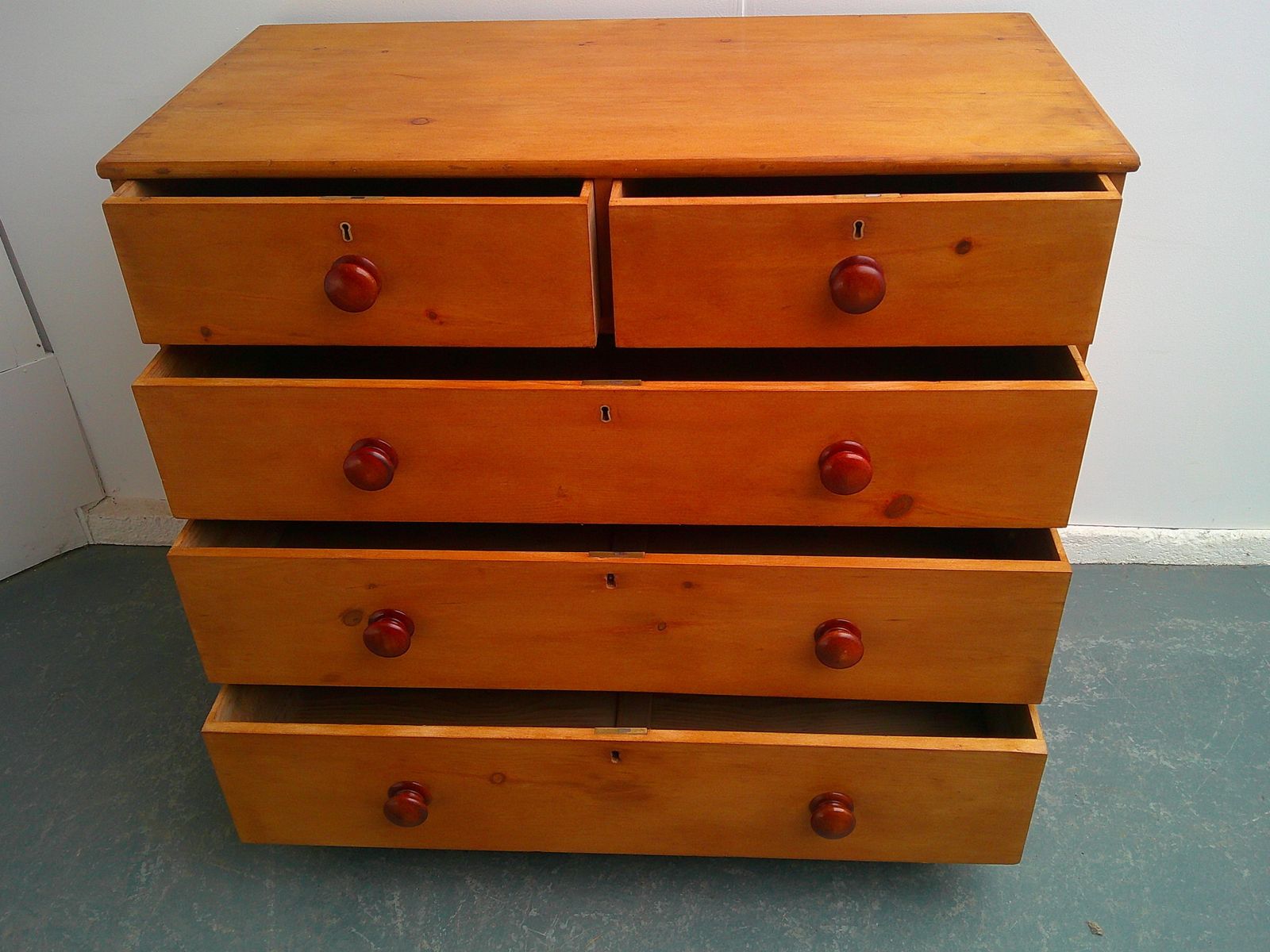 photo furniture A Lovely Georgian Pine Large Waxed 5 Drawer Chest Of Drawers