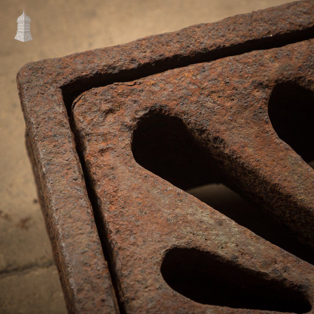 photo vinterior Manhole Cover With Frame, Reclaimed Inspection Cover