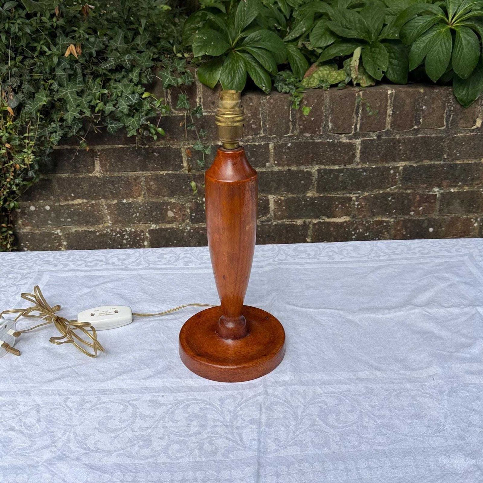 Elegant Mid Century Modern Wooden Table Lamp – Teak Tone, Tapered Turned Base, Uk Wired, Classic Retro Style