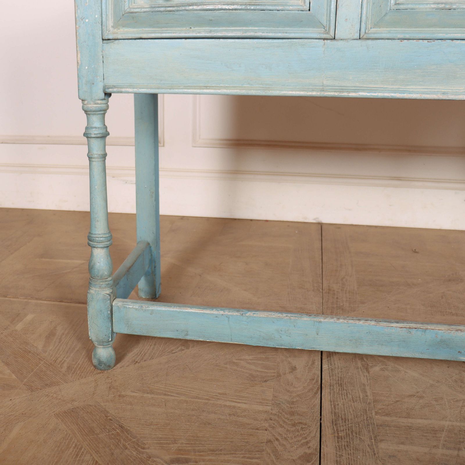 English Three Drawer Dresser Base photo 2940.0