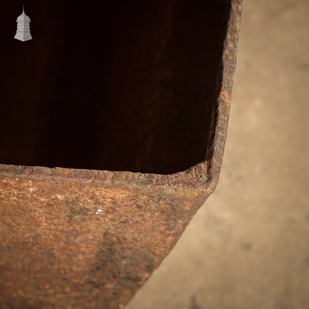 Iron Trough Planter photo vinterior