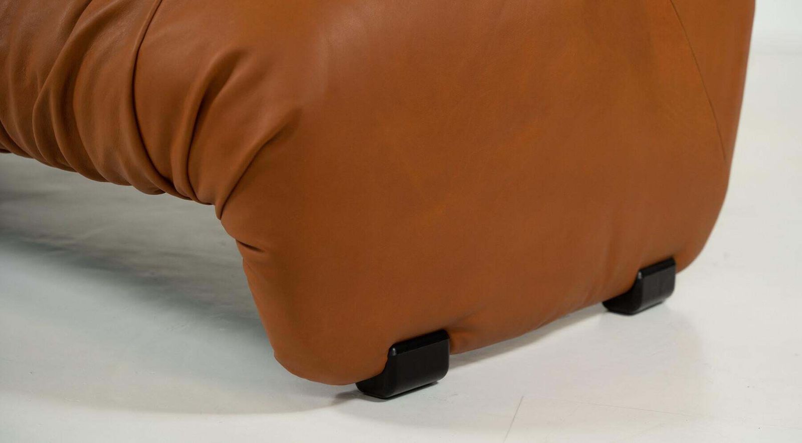 Bonanza 2 Seater Sofa By Afra & Tobia Scarpa, 1970s   New Leather Upholstery photo for sale