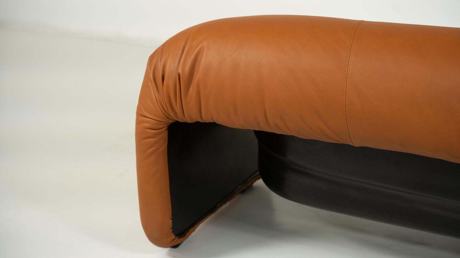 Bonanza 2 Seater Sofa By Afra & Tobia Scarpa, 1970s   New Leather Upholstery photo vintage