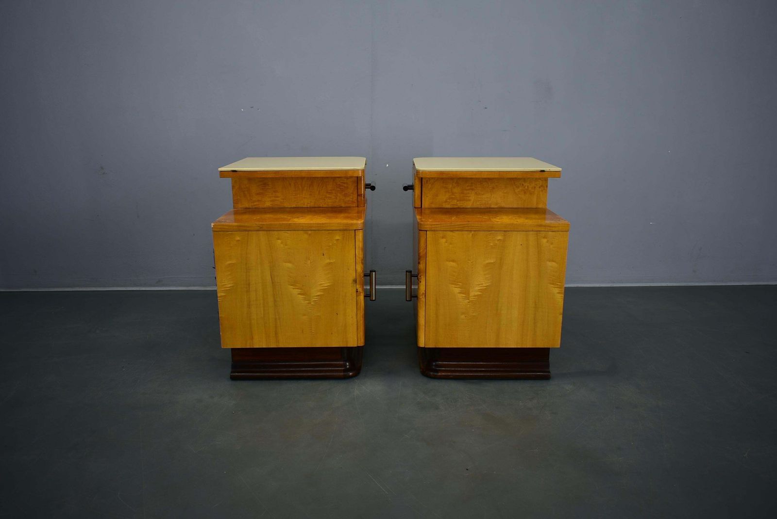 photo vintage 1940s Set Of Bedside Tables By Jindrich Halabala, Czechoslovakia