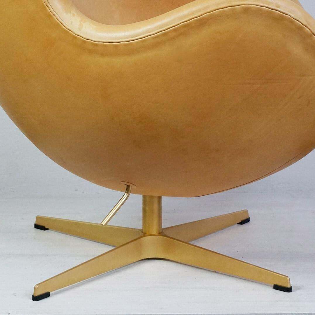 photo for sale Leather Egg Chair By Arne Jacobsen For Fritz Hansen Limited Anniversary Edition