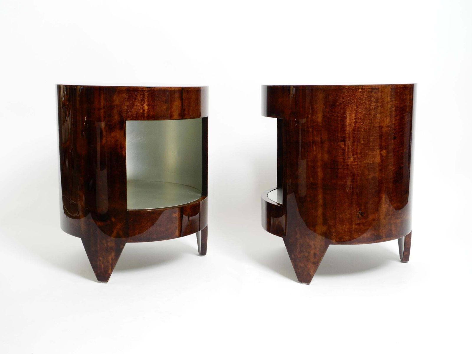 Twee Salontafels "Night&Day" Van Tura Uit De Jaren 1990, Hout Bekleed Met Geitenleer photo Meubels