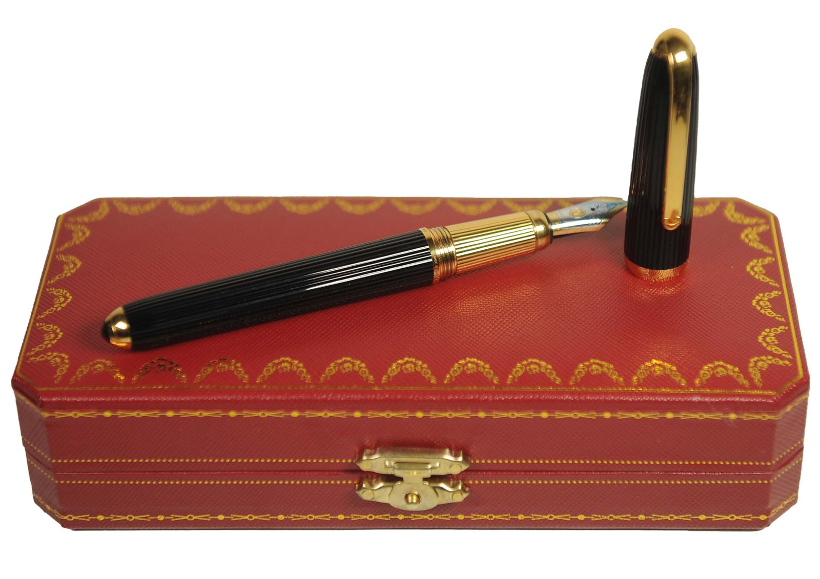 photo furniture Cartier 18ct Gold Nib Louis Black Godron Ribbed Fountain Pen With Cartier Box, Finished With An Onyx Cabochon