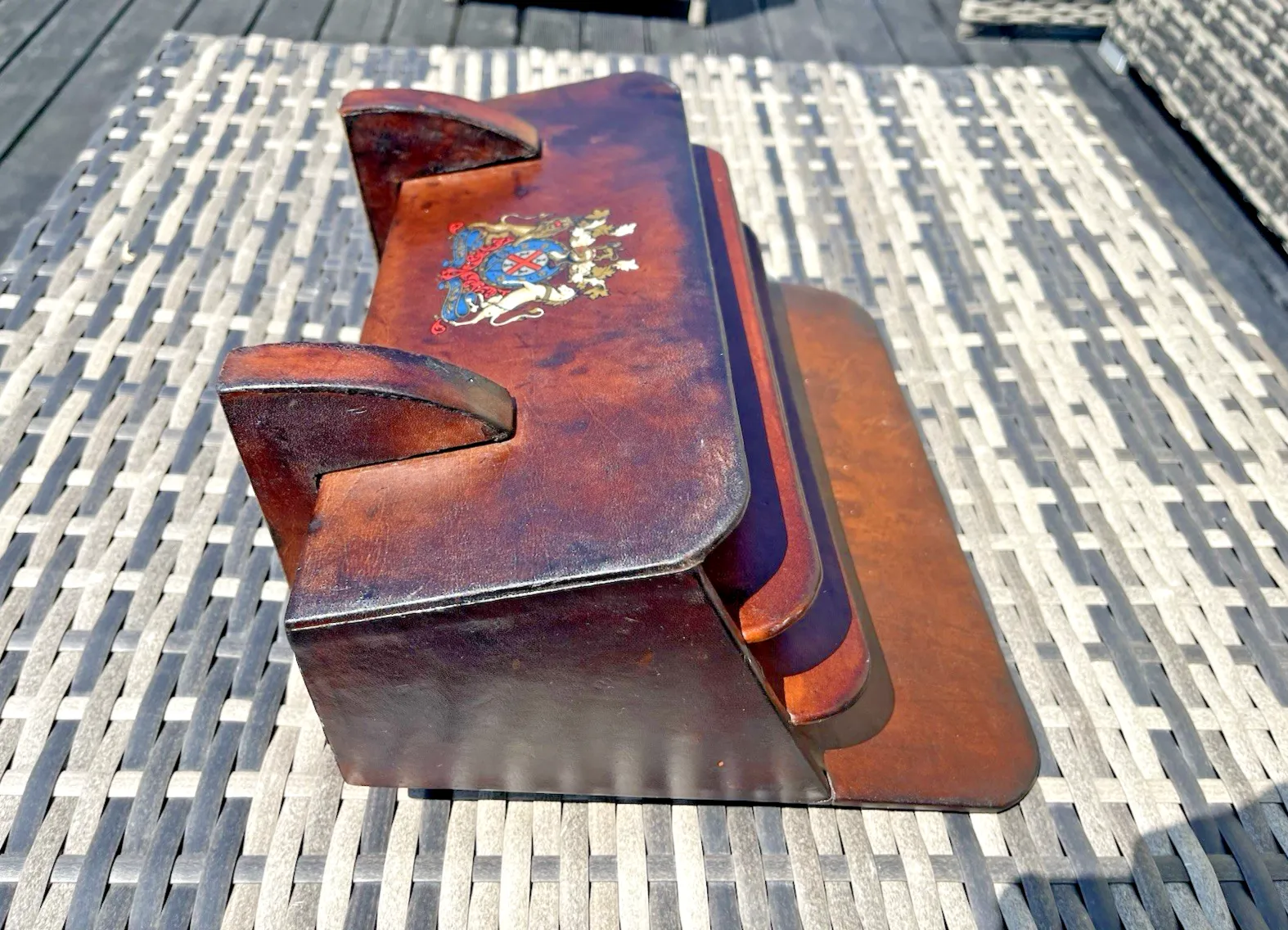 photo vinterior Large Vintage Leather Uk Royal Coat Of Arms Desk Letter Rack Reception Organiser