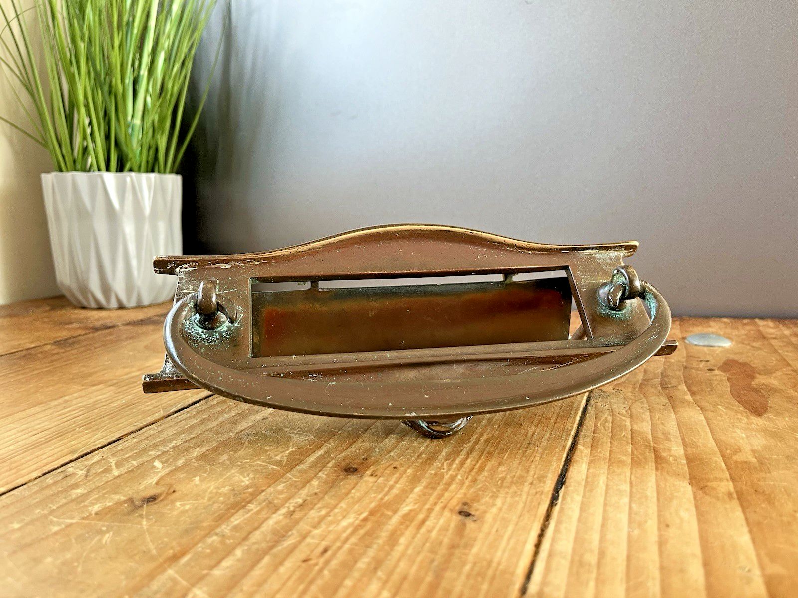 photo vintage Reclaimed Antique Art Nouveau Bronze Door Knocker Mail Letter Box Posting Slot