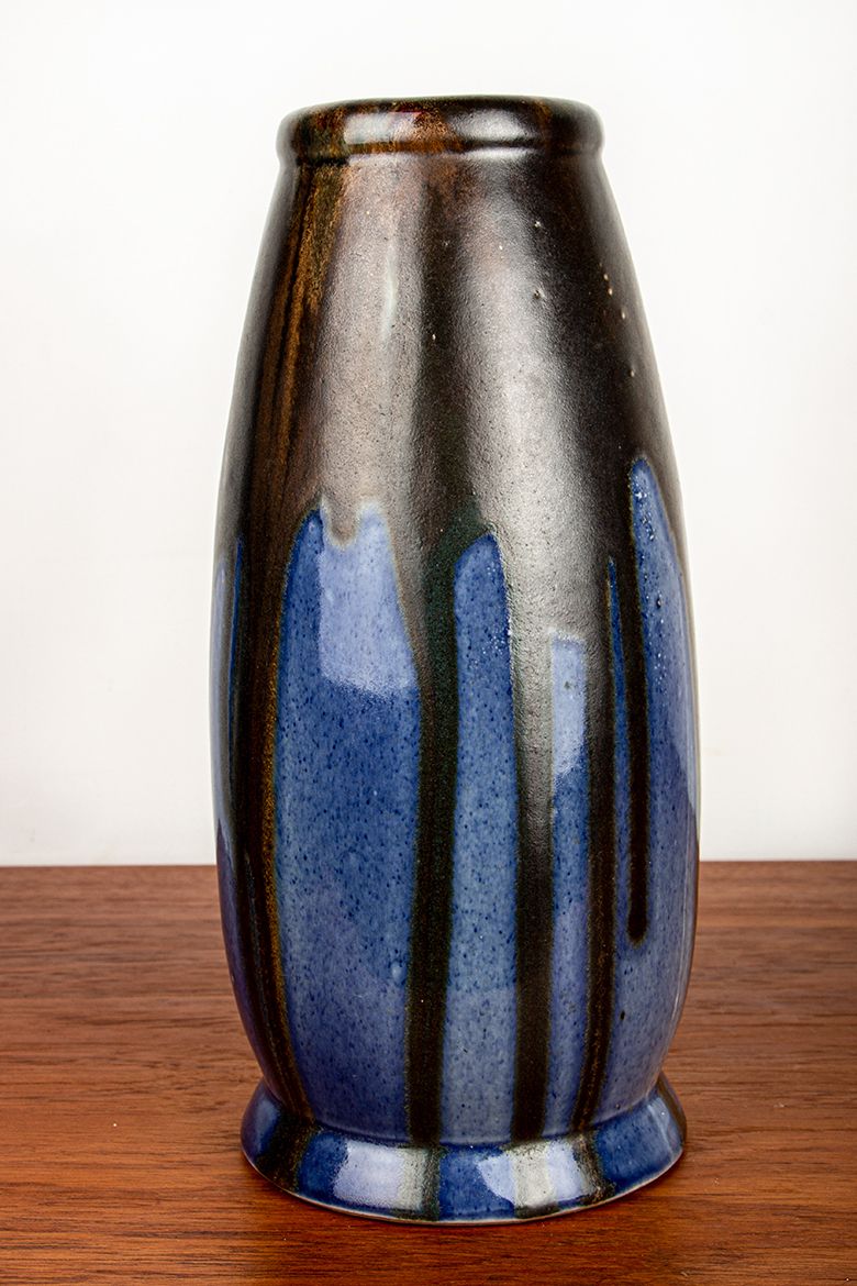 Grand vase Art déco en céramique émaillée bleue par Léon Pointu, Grès de Puisaye, 1920. photo vinterior