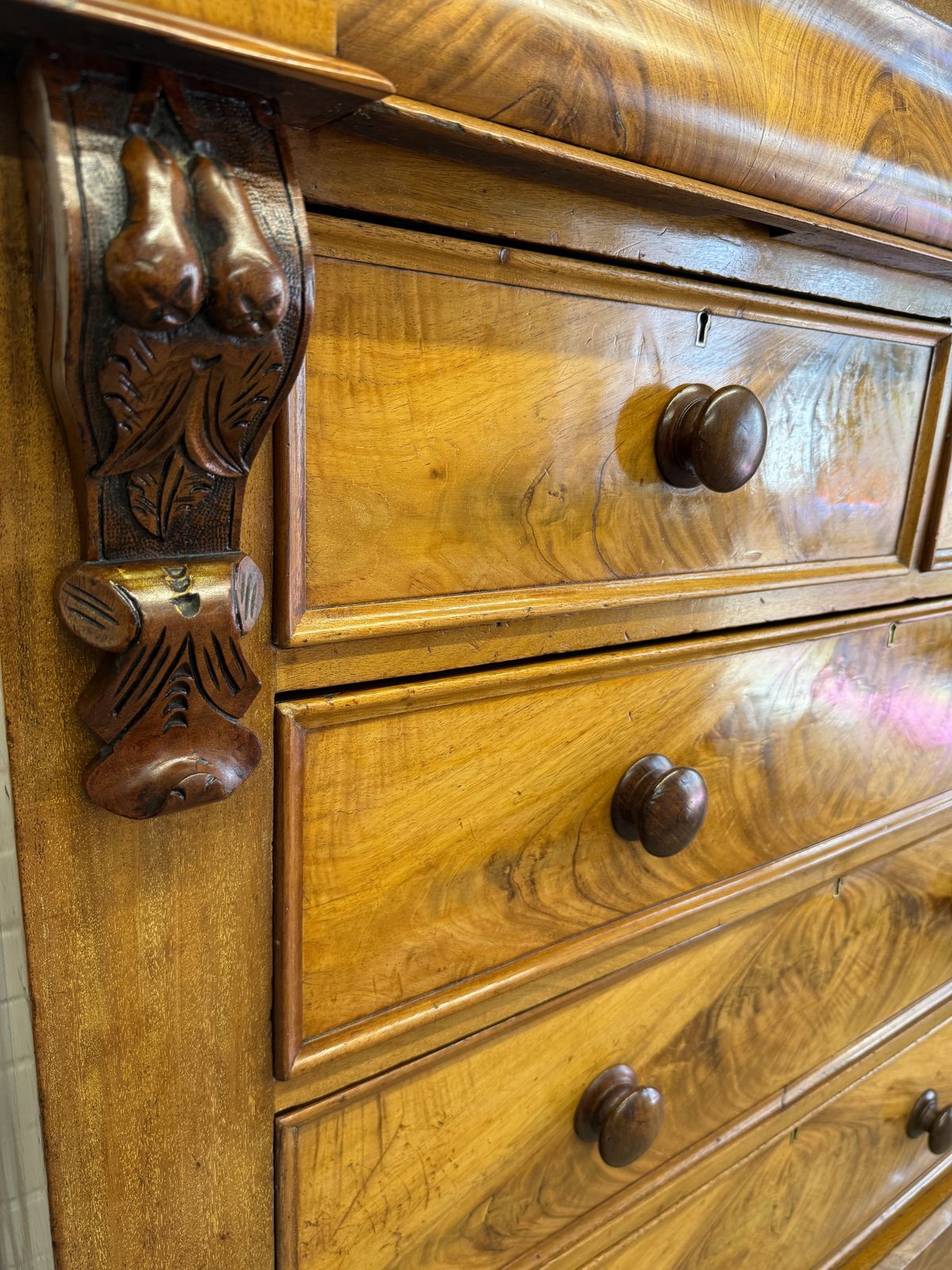 photo vintage Edwardian Flame Mahogany Chest Of Drawers With Hidden Drawer –  Dated 1902