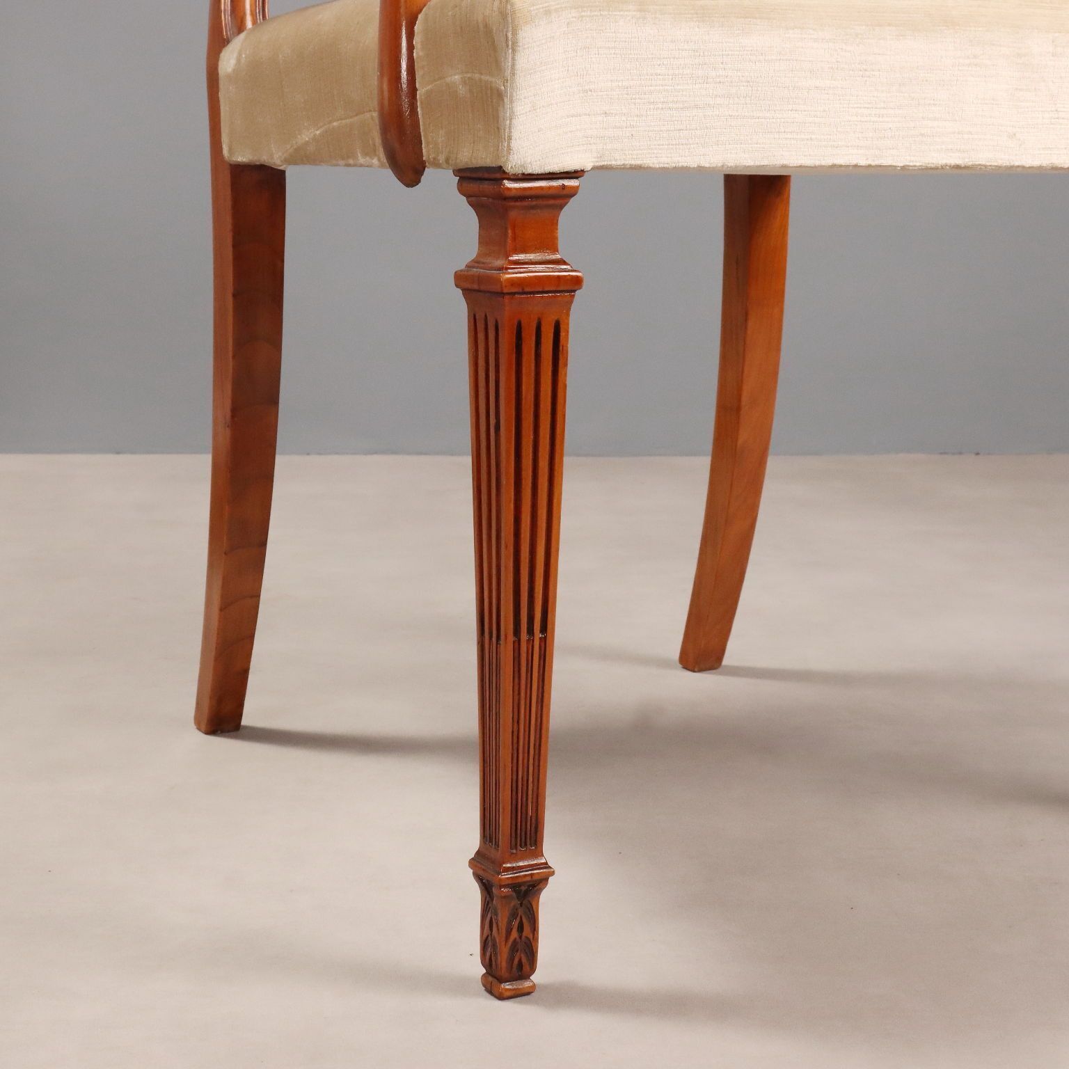 photo furniture Antique Armchairs Cherrywood Fabric United Kingdom XX Century