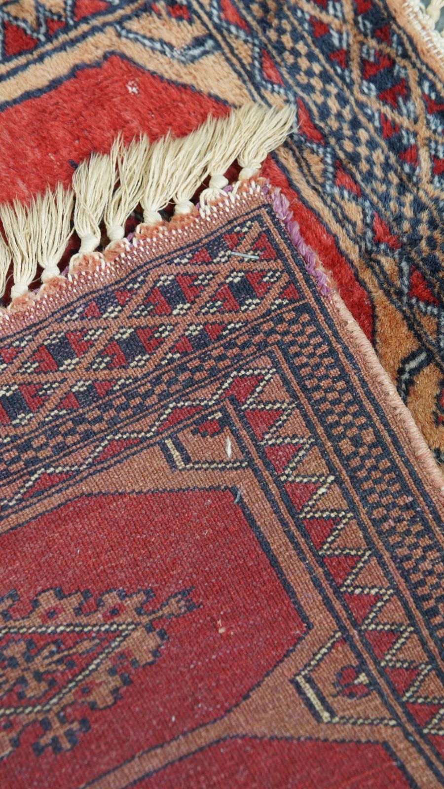 Handgeknoopt, Vierkant Oosters Decoratief Vloerkleed Met Mooie Rode Kleuren – 63 X 61 Cm photo Textiel