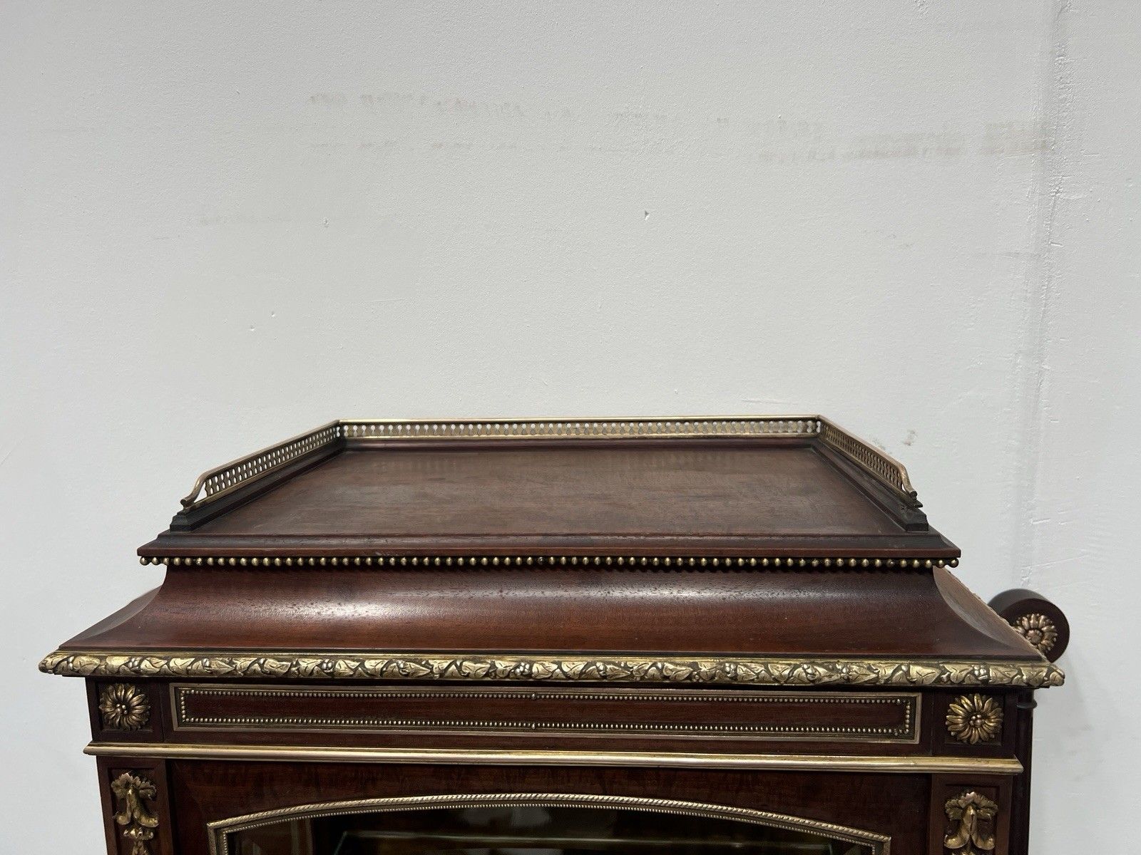 photo furniture Napoleon III Mahogany And Chiseled Bronze Display Cabinet 19th Century