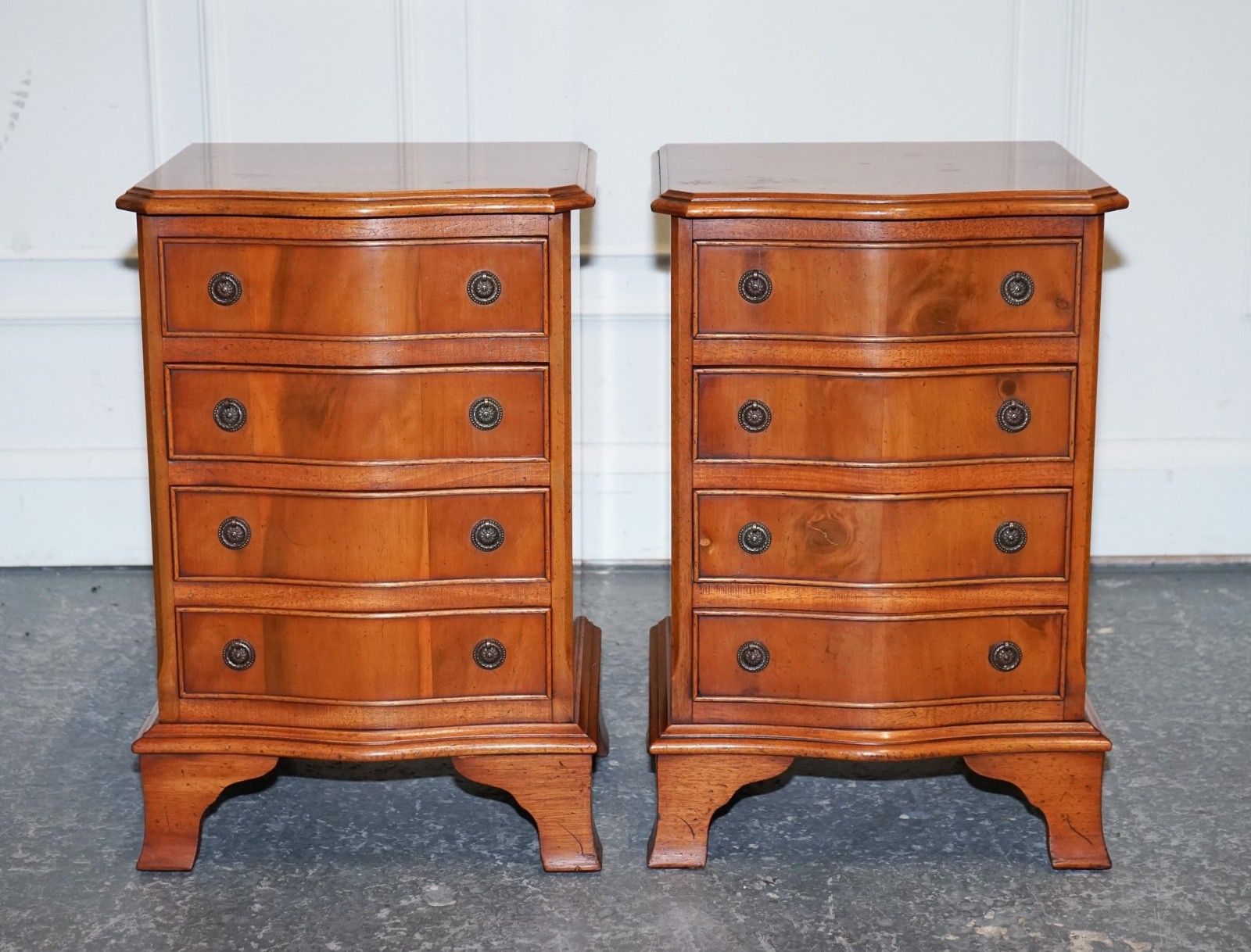 Compact Serpentine Front Pair Of Georgian Style Yew Wood Bedside Nightstands photo for sale