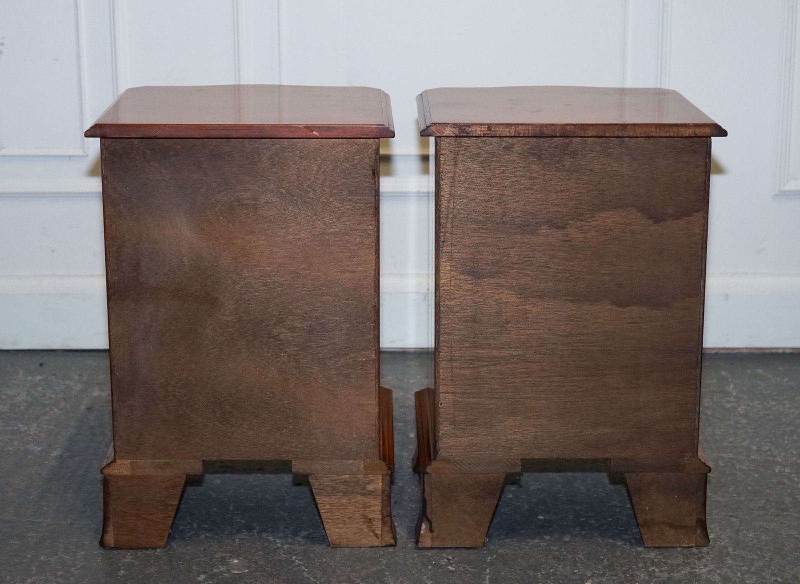 Compact Serpentine Front Pair Of Georgian Style Yew Wood Bedside Nightstands photo buy