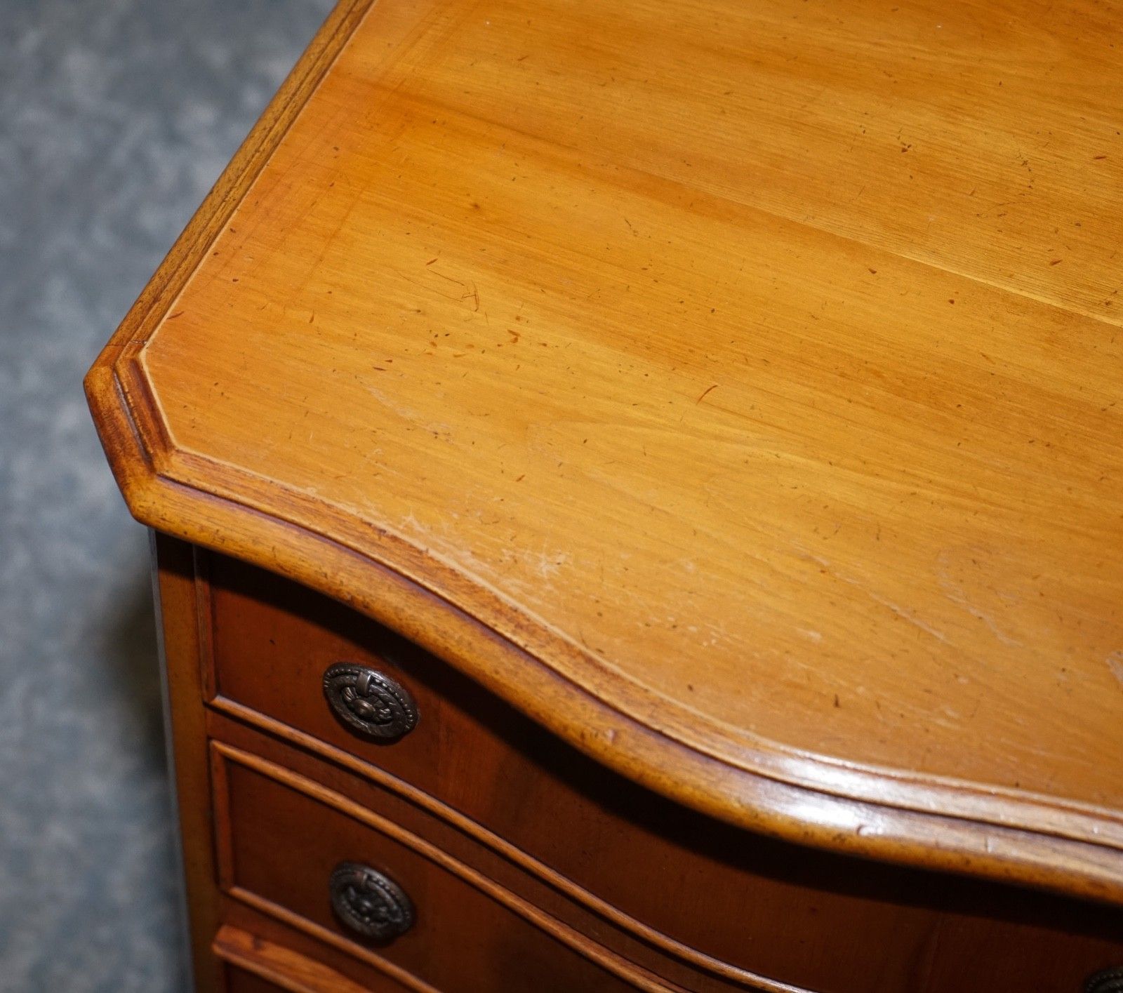 Compact Serpentine Front Pair Of Georgian Style Yew Wood Bedside Nightstands photo vintage