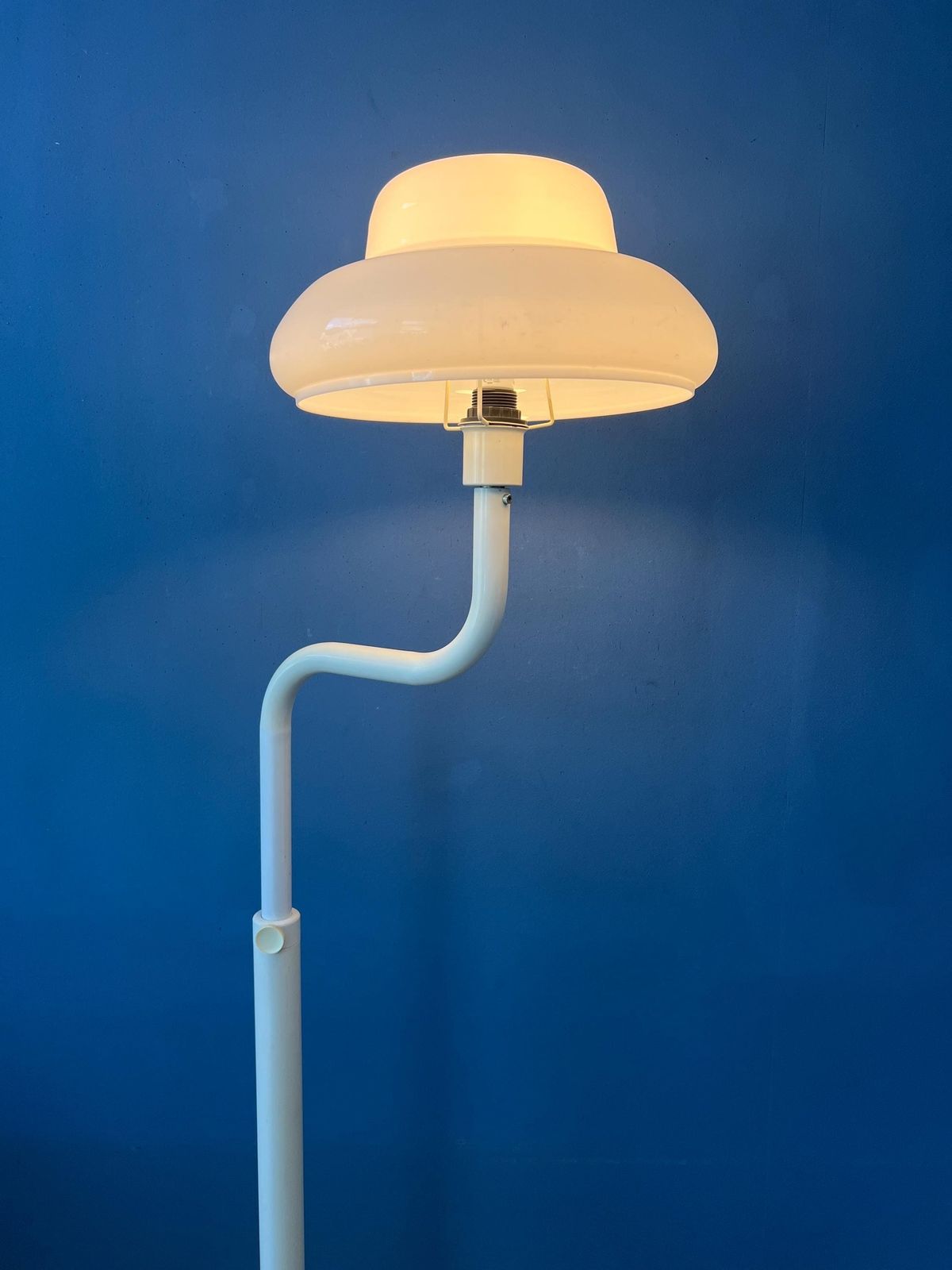 Mid Century Mushroom Floor Lamp With White Plexiglass Shade photo Lighting