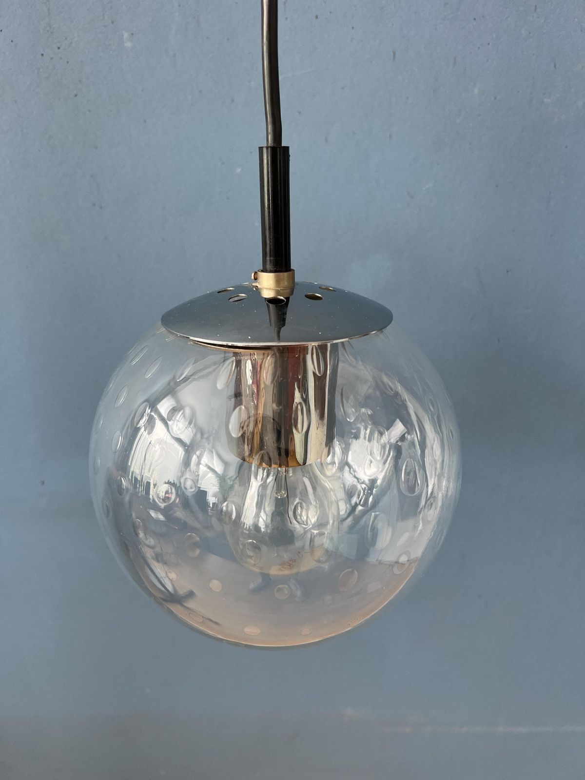 Vintage Kleine Hanglamp Van Raak Met Bellenglaskapje photo vinterior