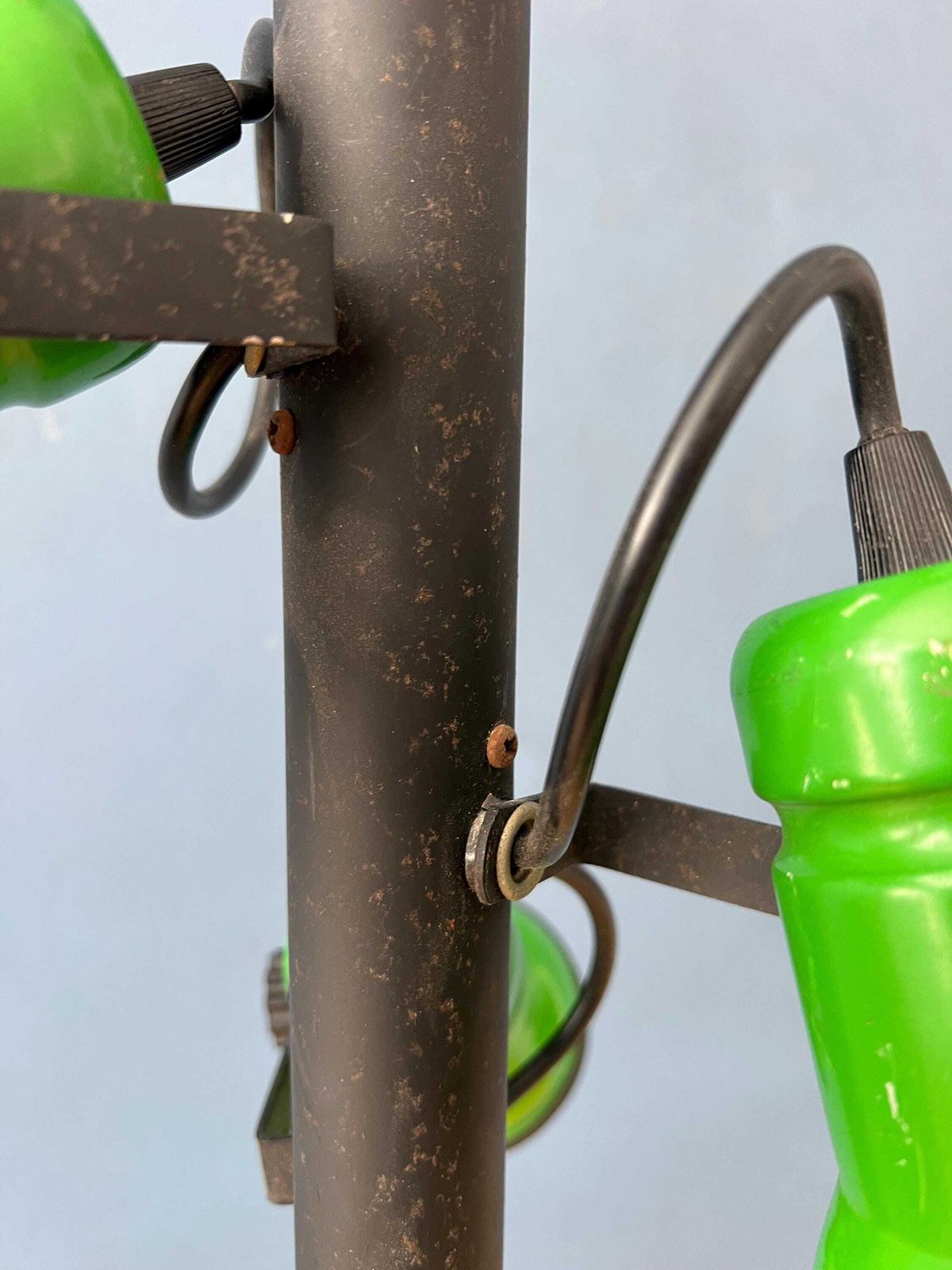 Vintage Hanglamp Met Drie Groene Spots photo vintage