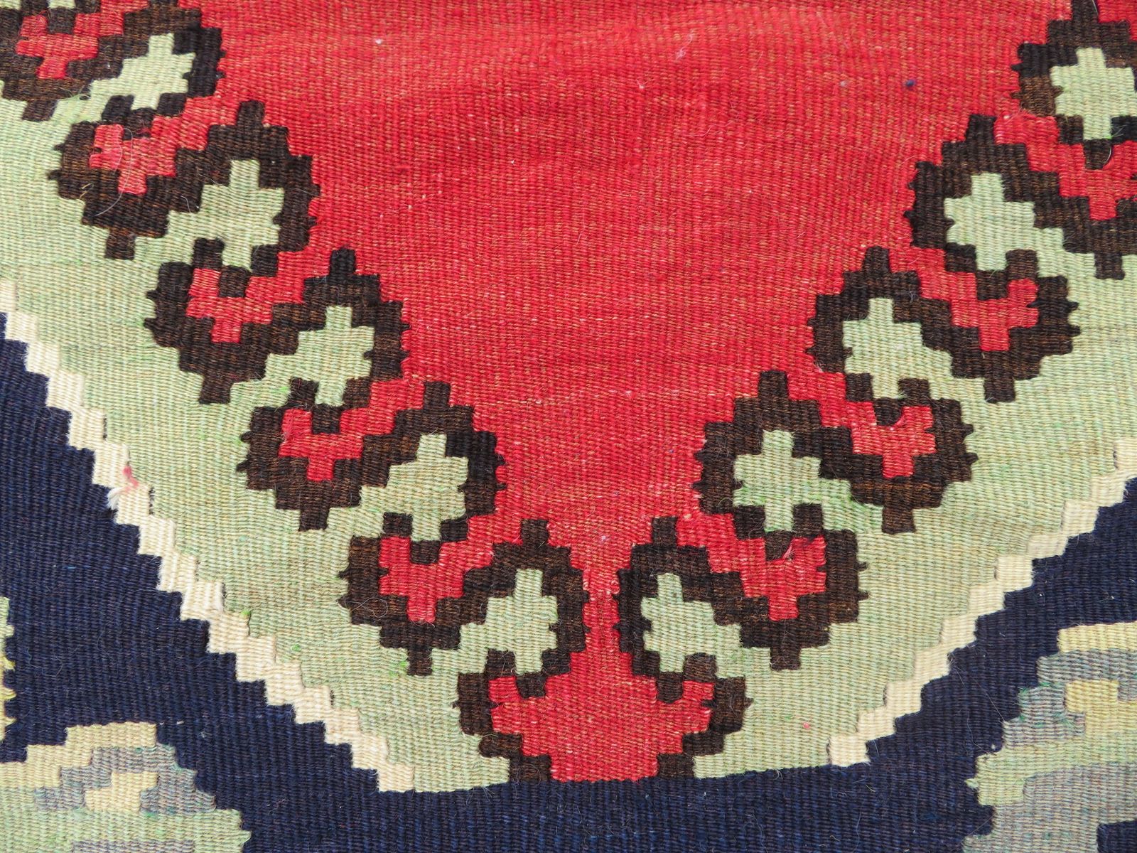 Antique Bessarabian Kilim. 325cm X 226cm. photo vinterior