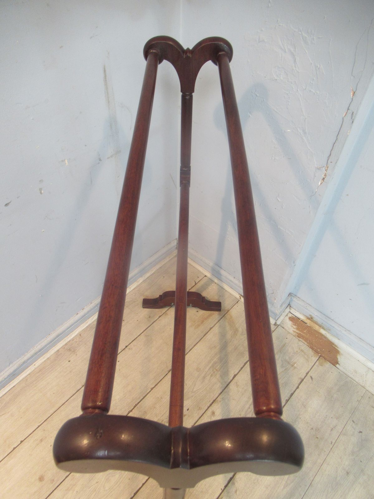 photo furniture Large Victorian   1880s  Mahogany Towel Rail