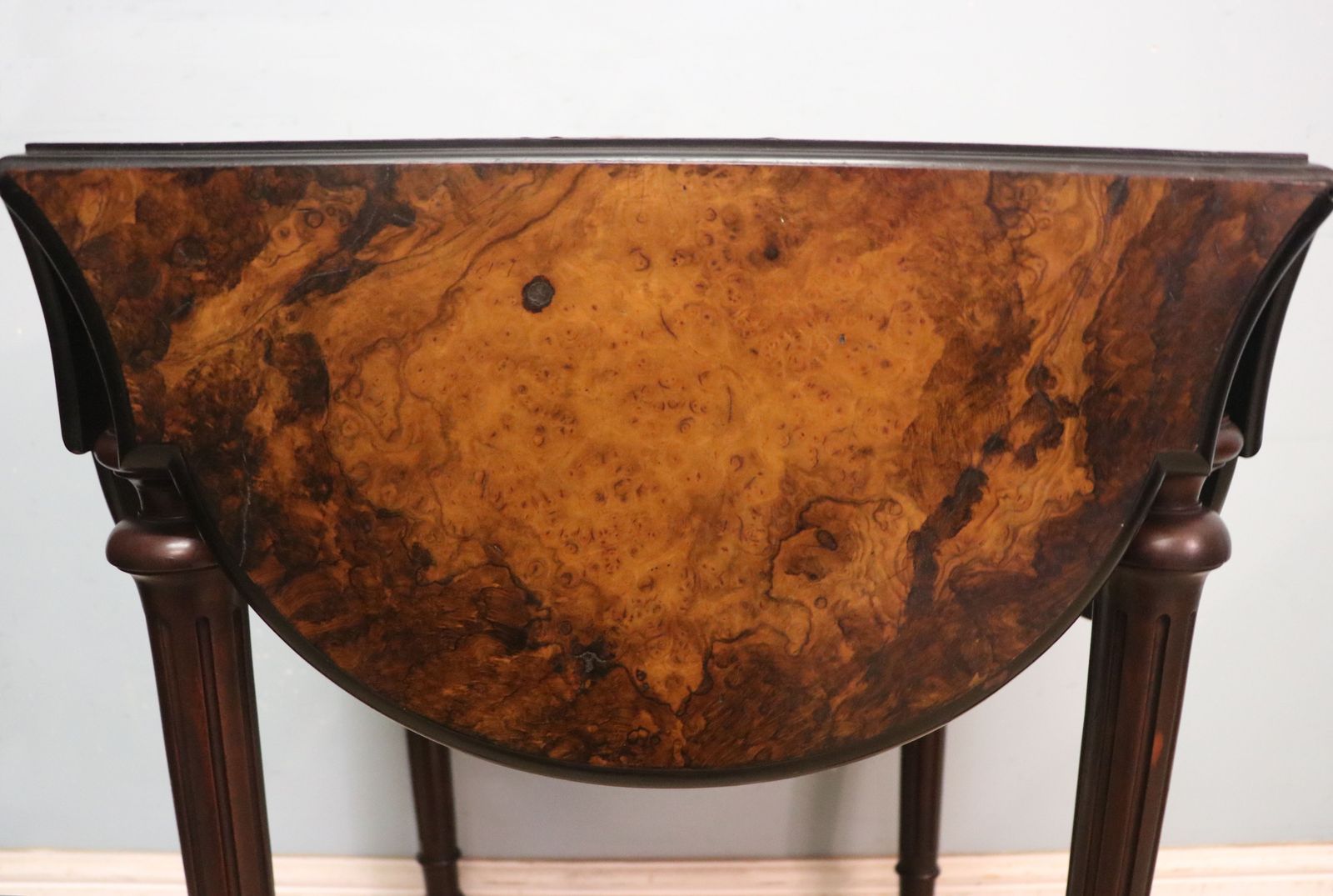 photo vinterior Victorian Style! A Lovely Late 19th Century Walnut Occasional Table.