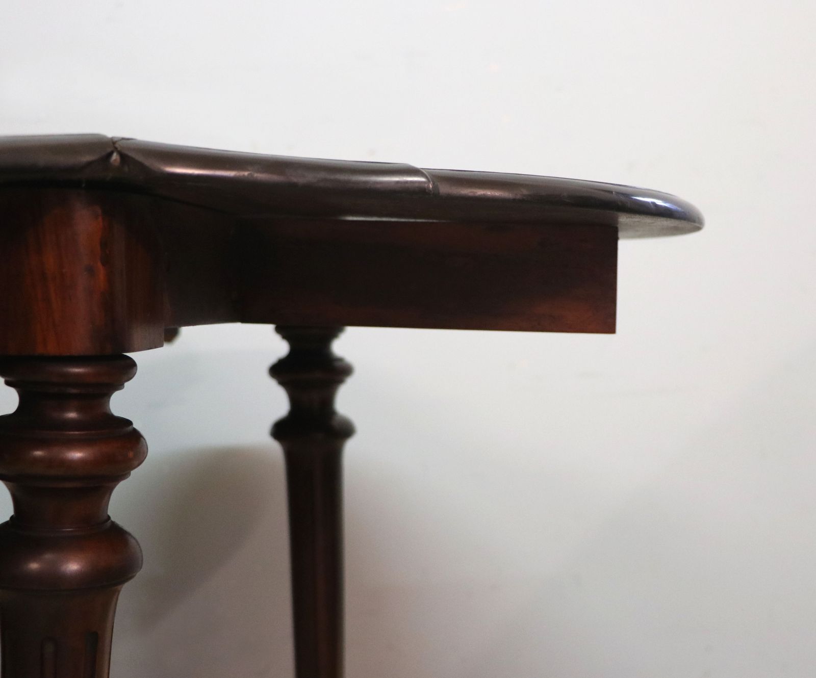 photo vintage Victorian Style! A Lovely Late 19th Century Walnut Occasional Table.