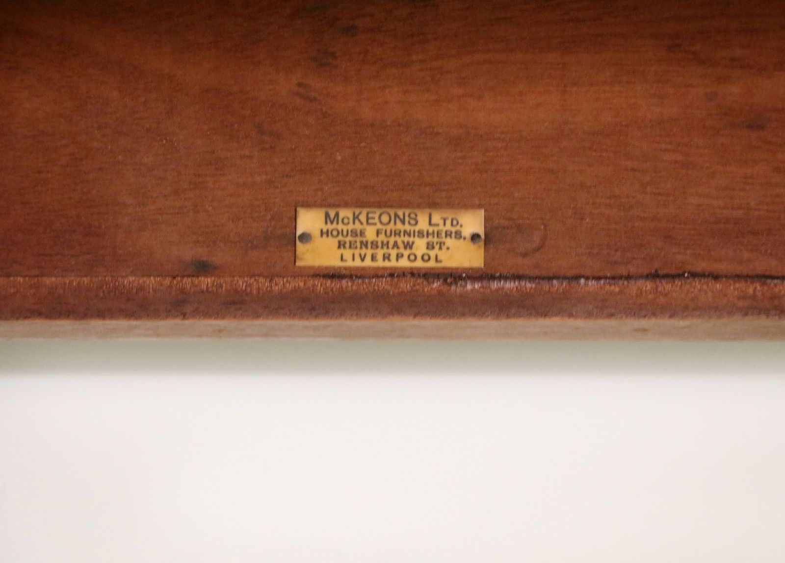 photo vinterior A Lovely Edwardian Mahogany Table Bearing A Label For Mckeon’s Of Liverpool.