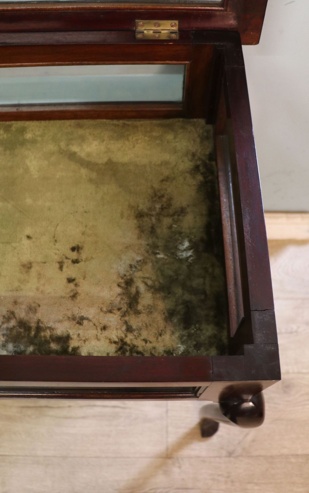 A Wonderful Vintage Bijouterie Display Table And Sign Written Detail For Breitling Watches. photo vintage