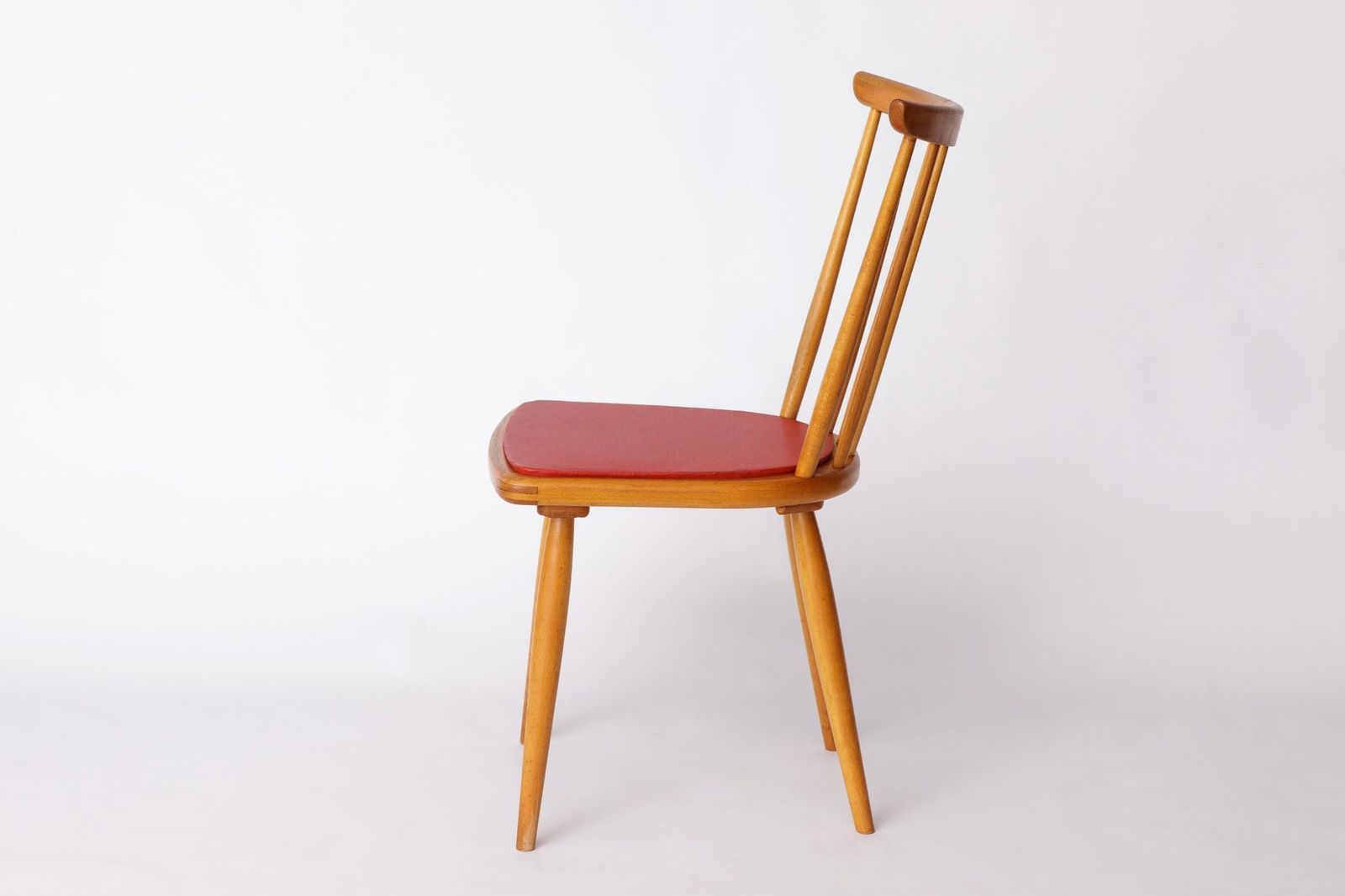Vintage Beech Dining Chair With Original Red Faux Leather Seat – 1960s/70s Mid Century German Design photo vinterior