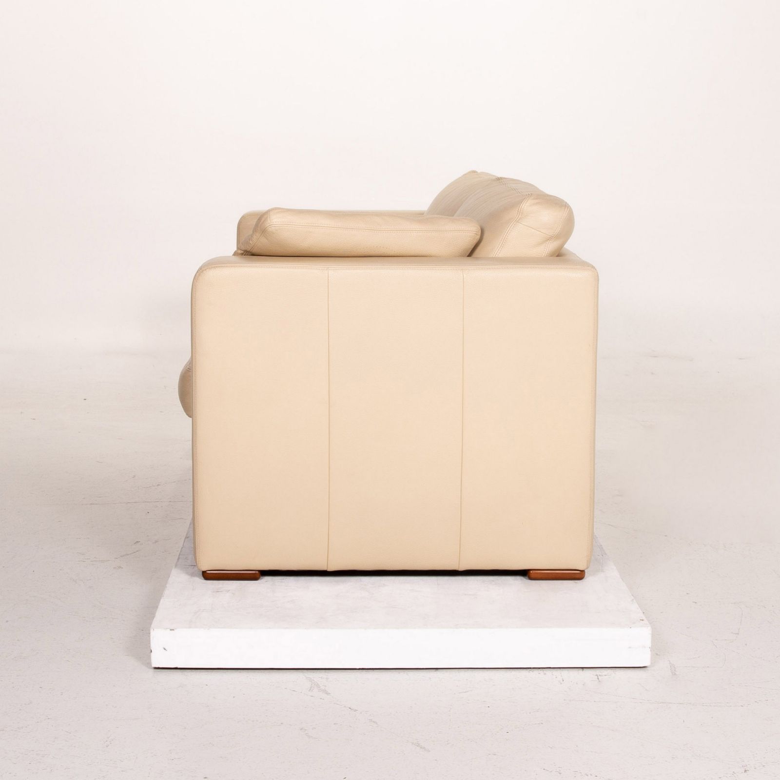 Mobilier Canapé Machalke en cuir beige 2 places photo