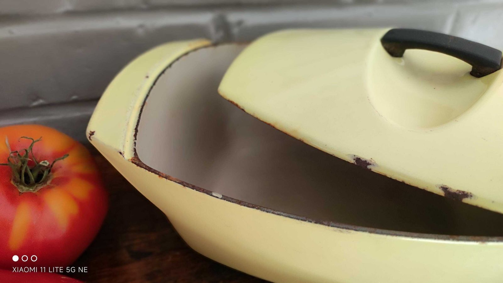 Raymond Loewy Cocotte Le Creuset Vintage Dutch Oven Yellow Enameled Cast Iron Casserole Dish "La Coquelle" 2.5 photo vintage