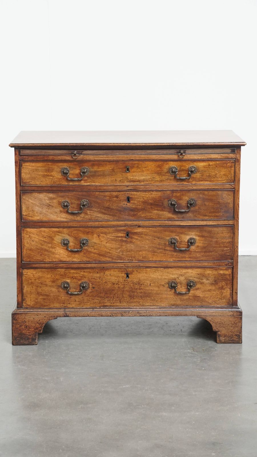 Antieke Engelse Ladekast/Kaptafel Uit De 18e Eeuw Met Uittrekblad photo furniture