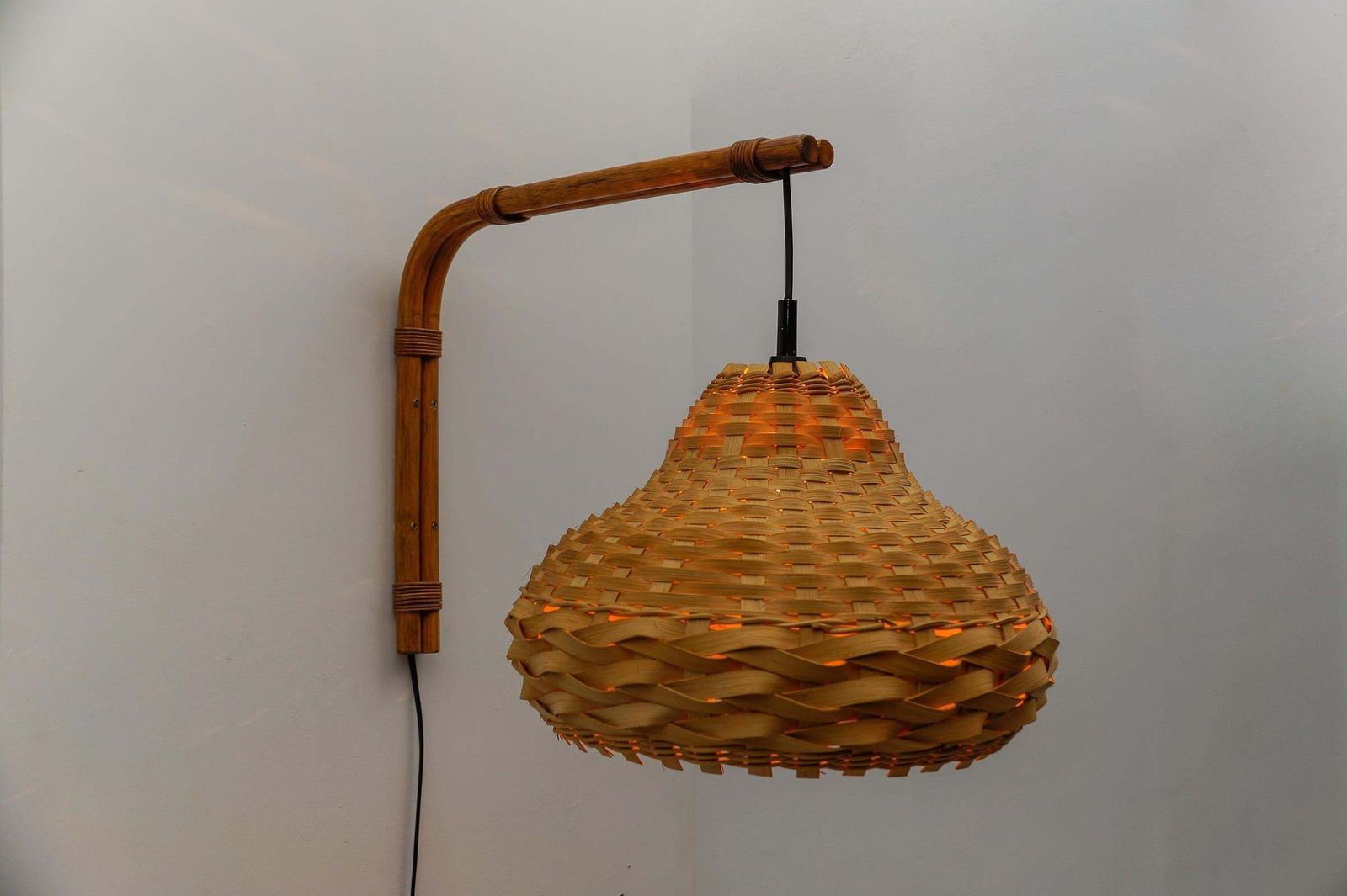 Mid Century Modern Wall Lamp Bamboo And Rattan Wickerwork, 1960s Italy photo Lighting