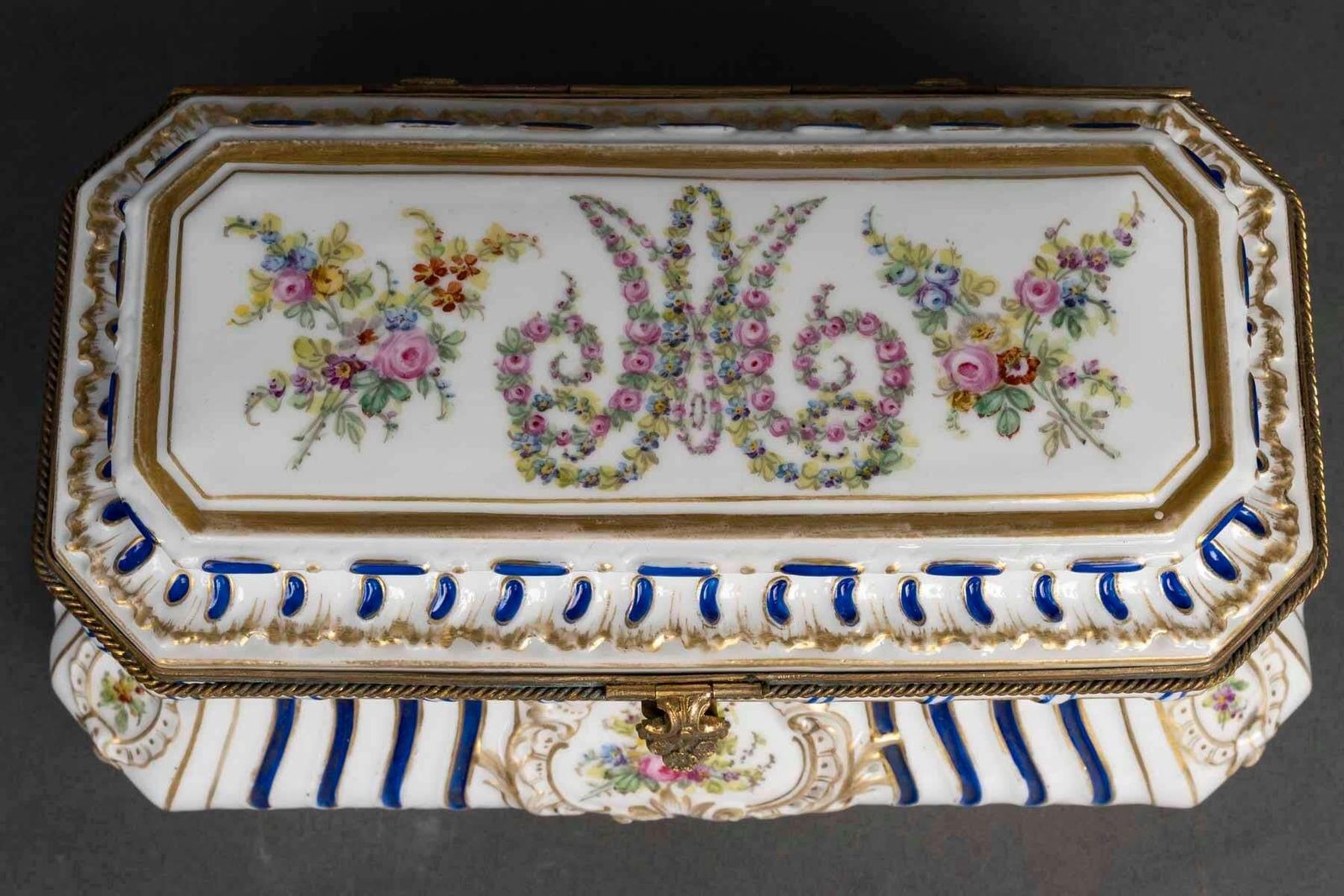 Sèvres Porcelain Casket, Napoleon III Period, 19th Century. photo Home Decor