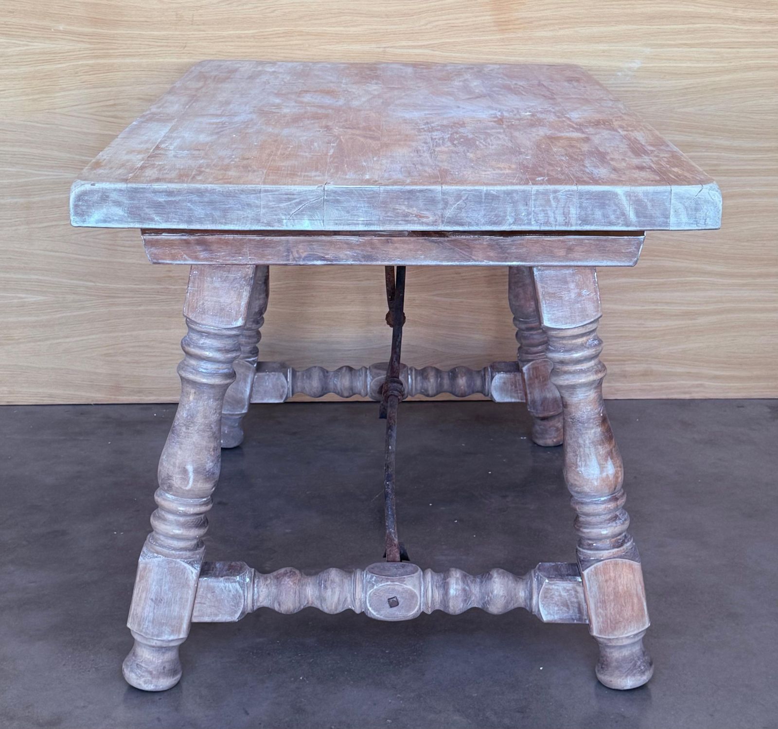 Table d'appoint baroque espagnole décolorée avec tiroir photo vinterior