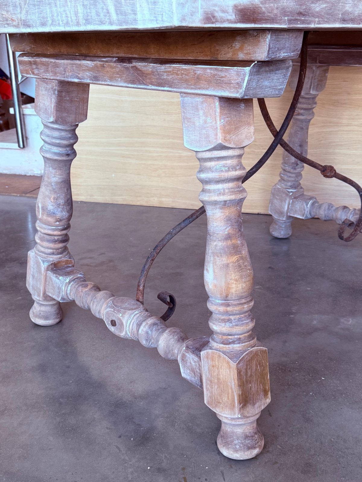Mobilier Table d'appoint baroque espagnole décolorée avec tiroir photo