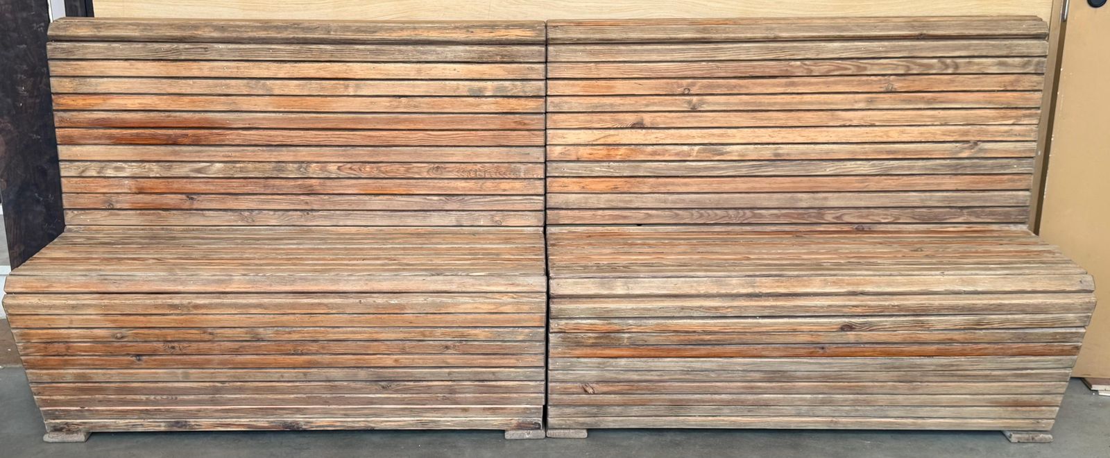 Paire de bancs en pin massif « Mobila » photo furniture