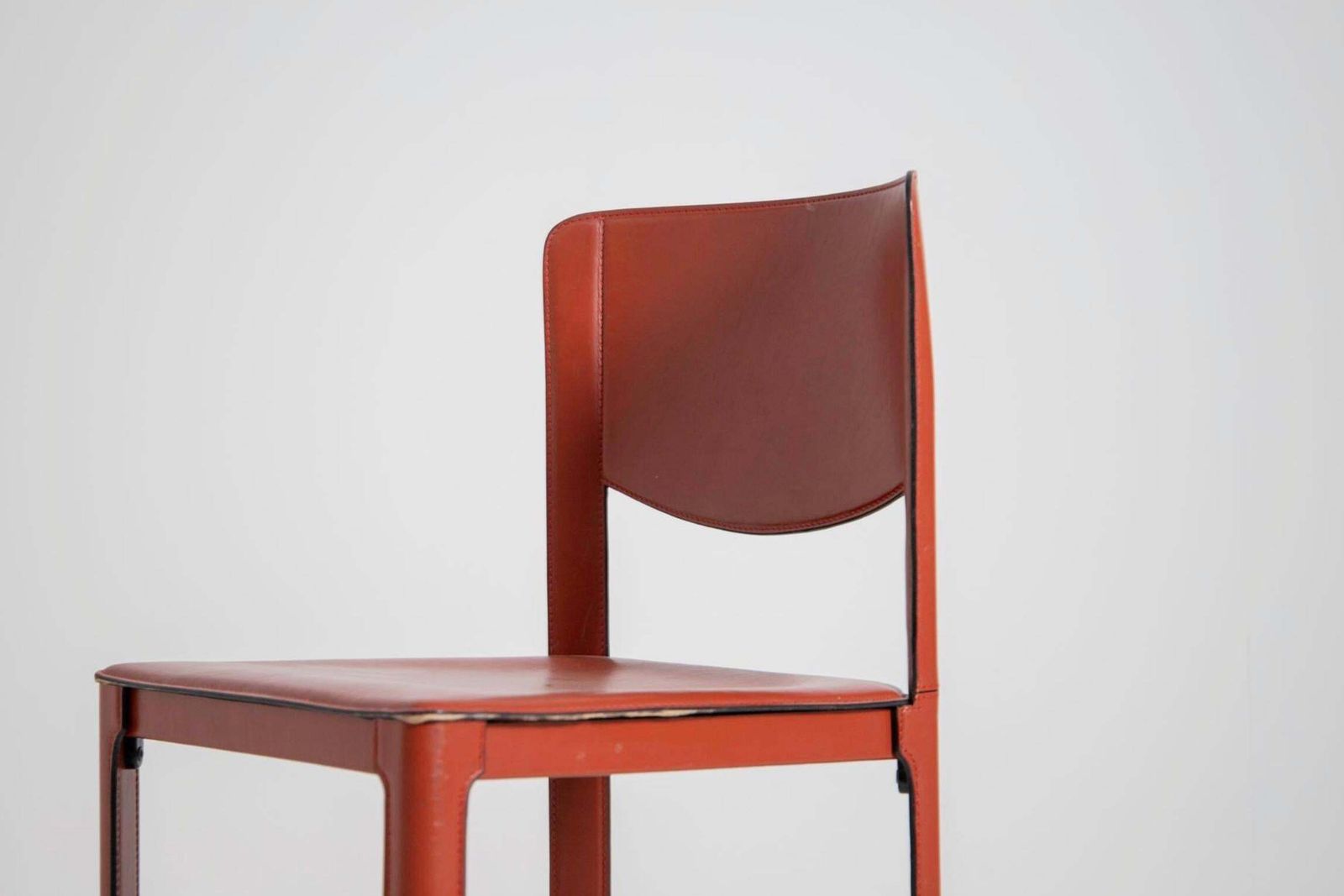 Set Of Four Chairs By Matteograssi In Leather Red Mod Sistina, Label photo for sale