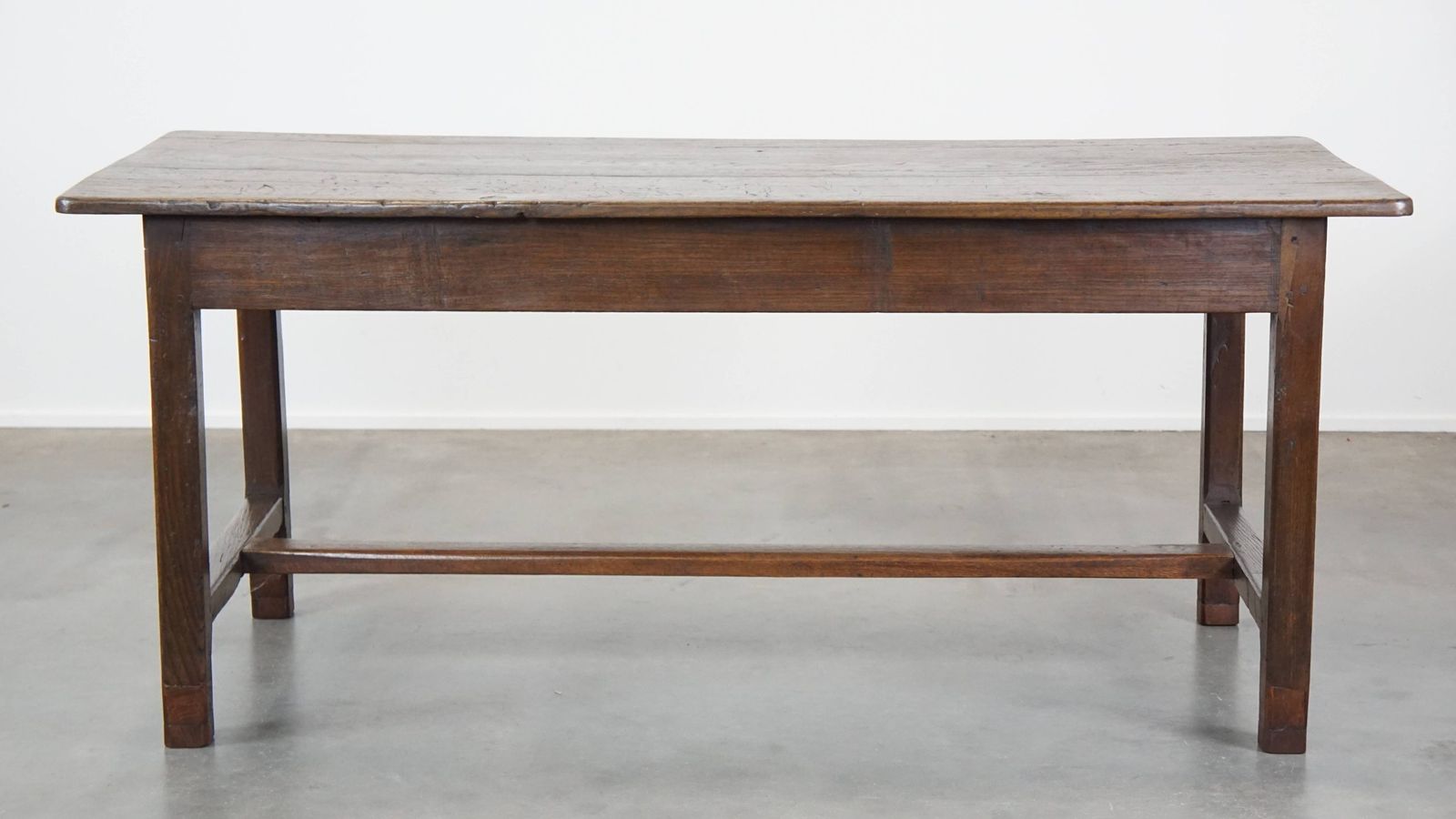 Stevige Antieke Franse Eettafel Uit Het Begin Van De 19e Eeuw, Van Eikenhout, Met 1 Lade photo furniture