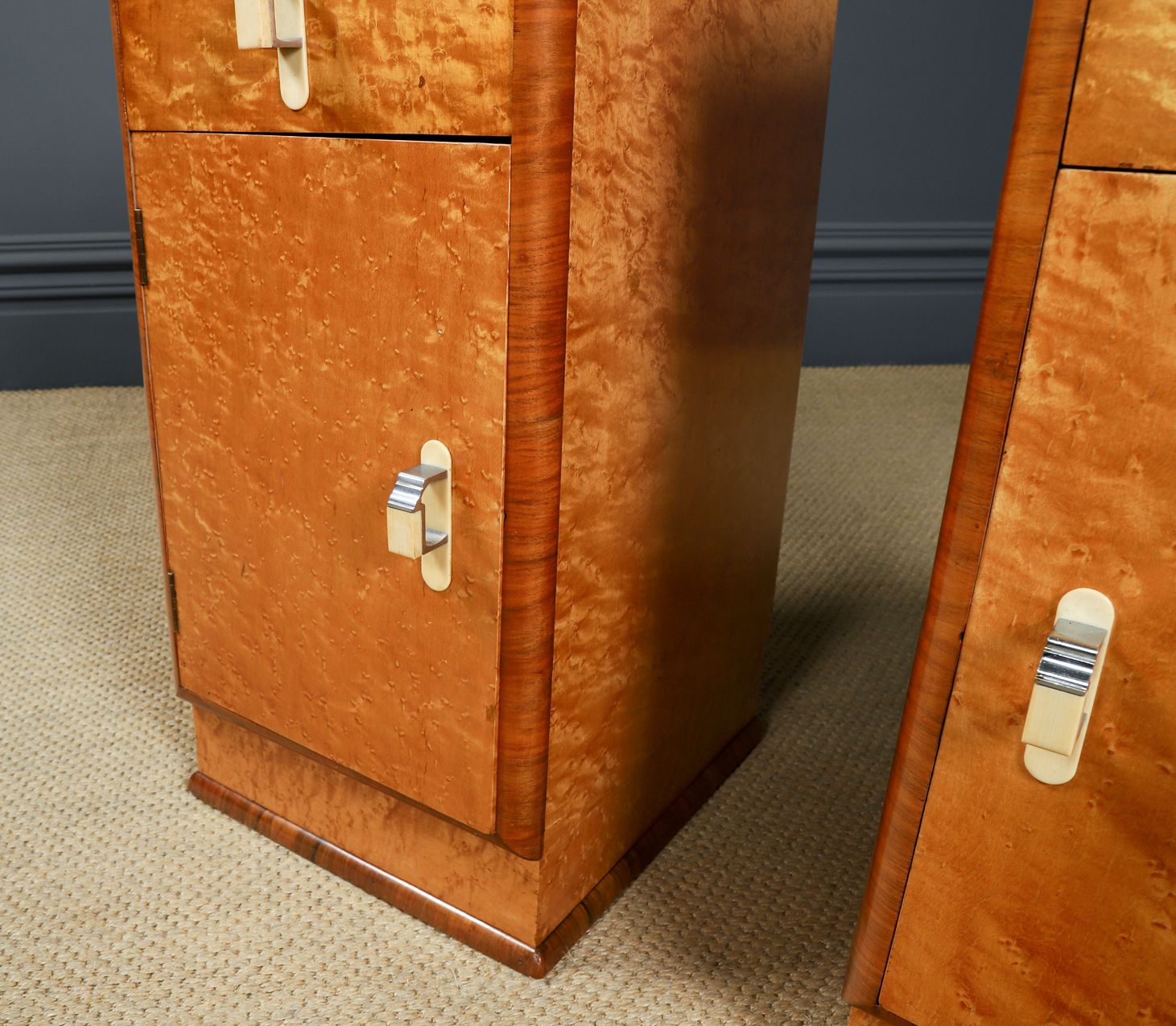 photo vintage English Pair Of Art Deco Birds Eye Maple & Walnut Bedsides Cupboards Chests Cabinets Tables Nightstands (Circa 1930)