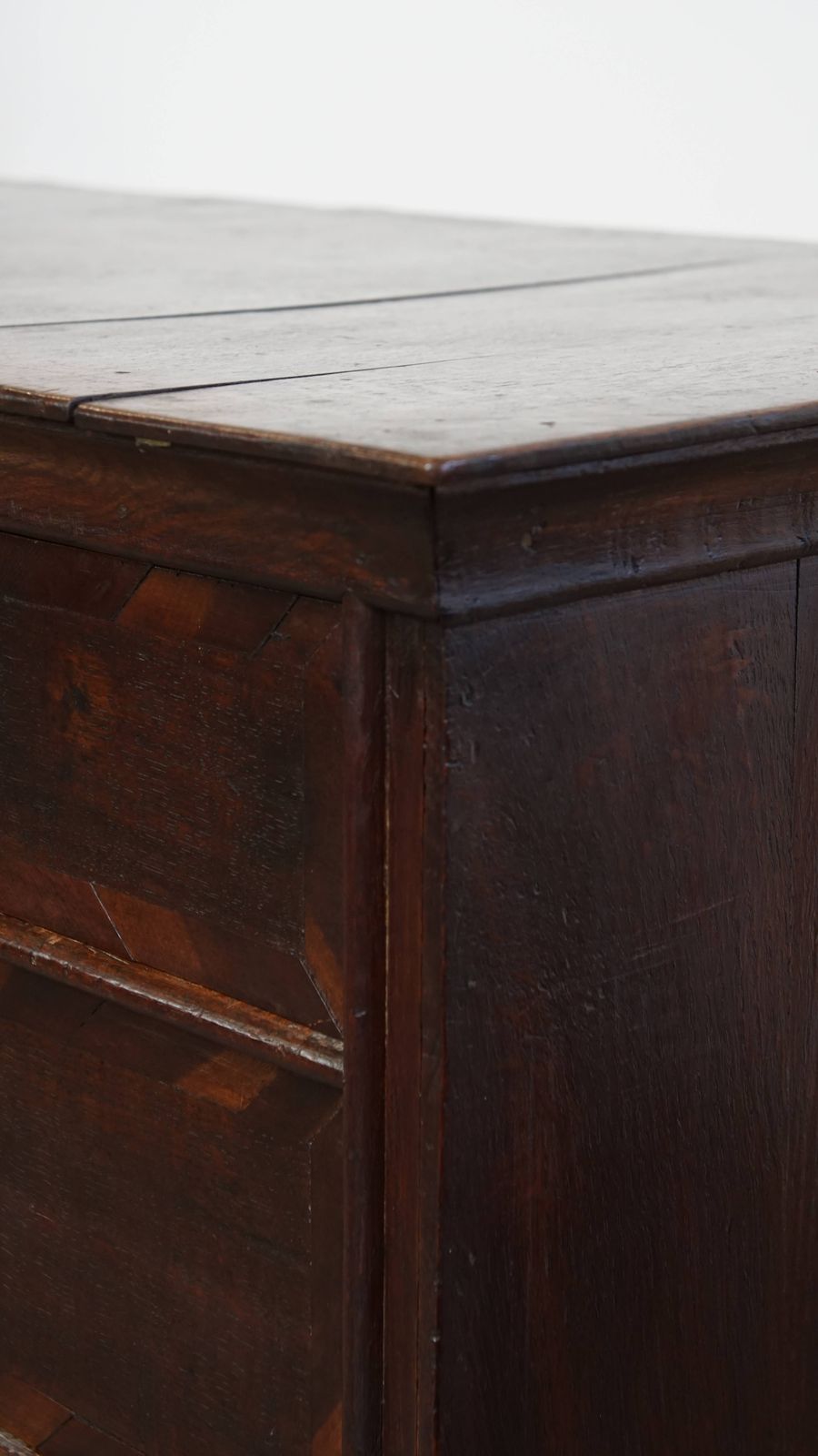 1524.0 English Antique And Elegant Early Georgian Oak Chest Of Drawers With Unique Inlay Of Different Wood Types photo