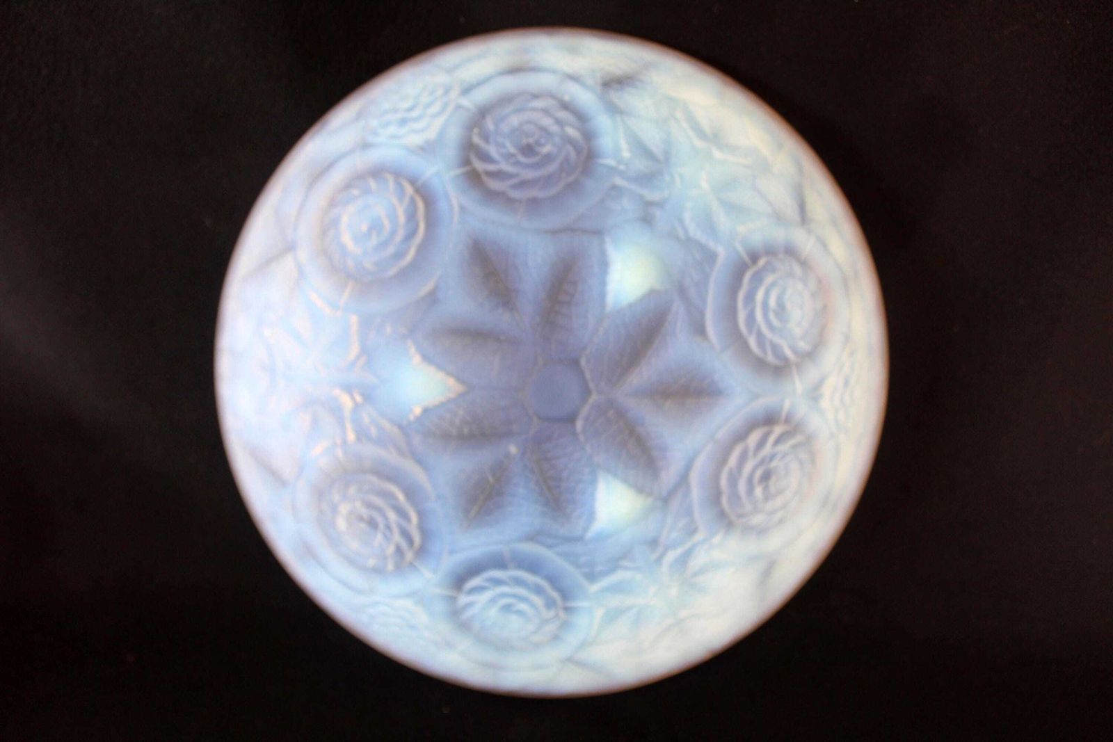 photo furniture Grote Ronde Franse Art Deco Opaalglaze Bol Of Schaal, Kom, Plafondlamp Vervangingsbol Of Sierschotel, Gegoten Kunstglas