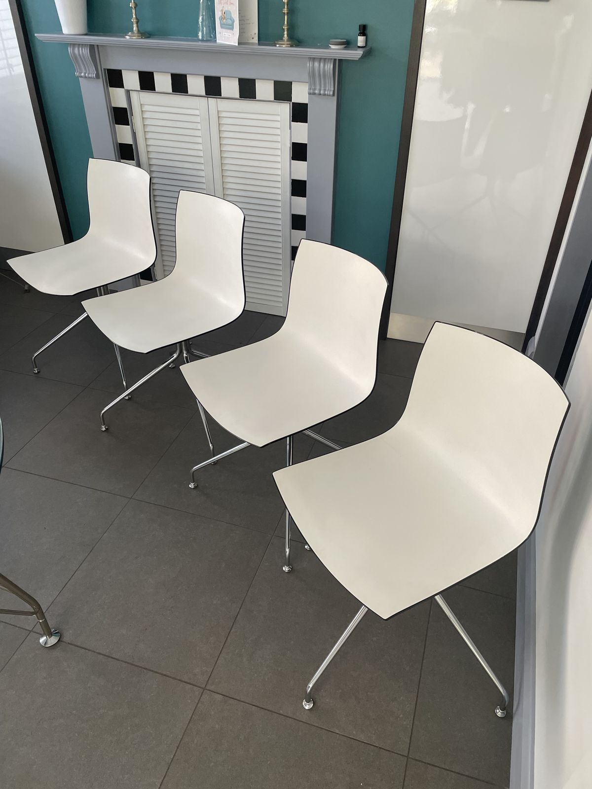 Four Arper Catifa 46 Black And White Swivel Chairs, In Very Good Condition photo furniture